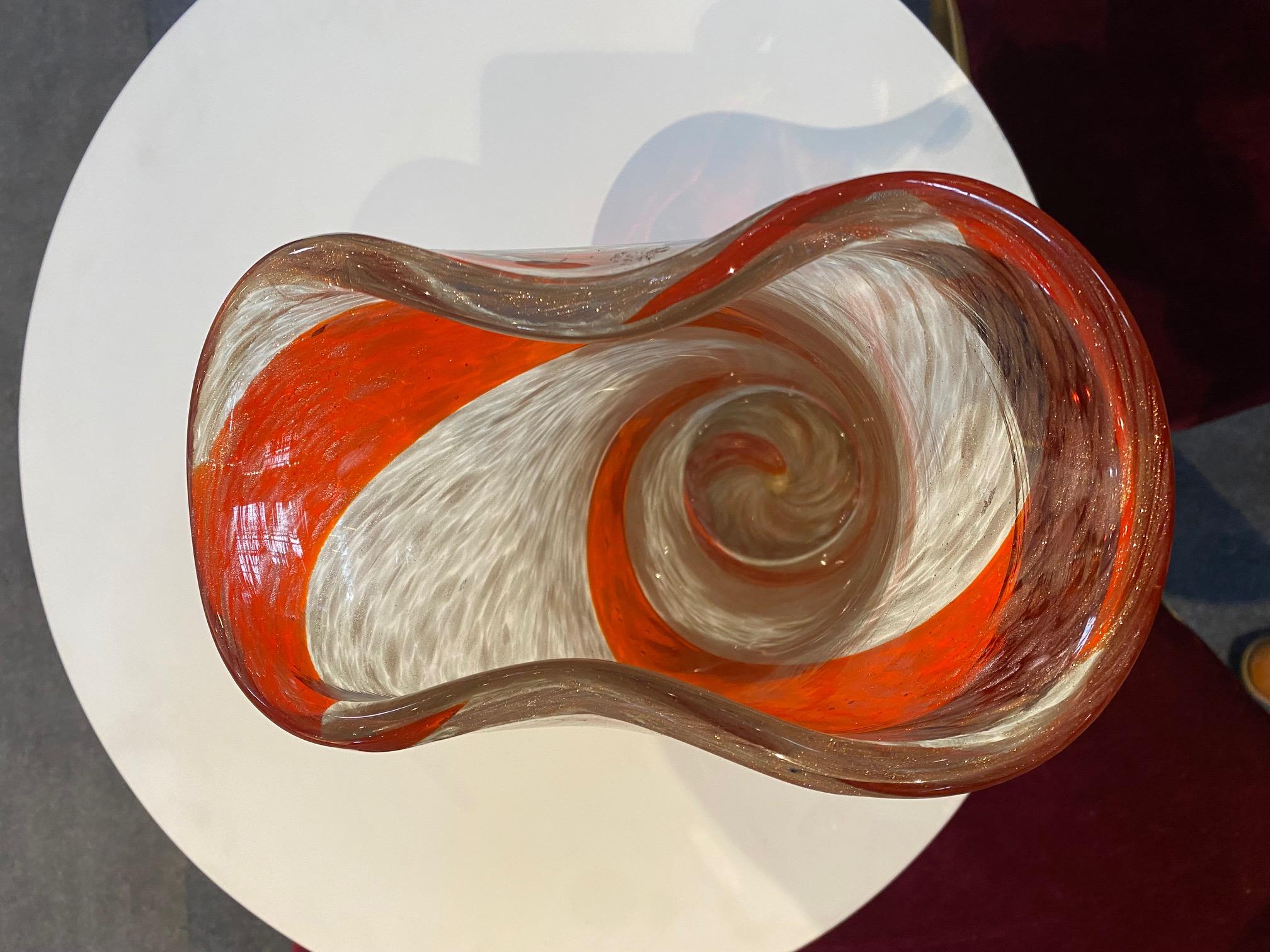 Murano Glass Vase attributed to Fratelli Toso In Good Condition For Sale In Montreal, QC