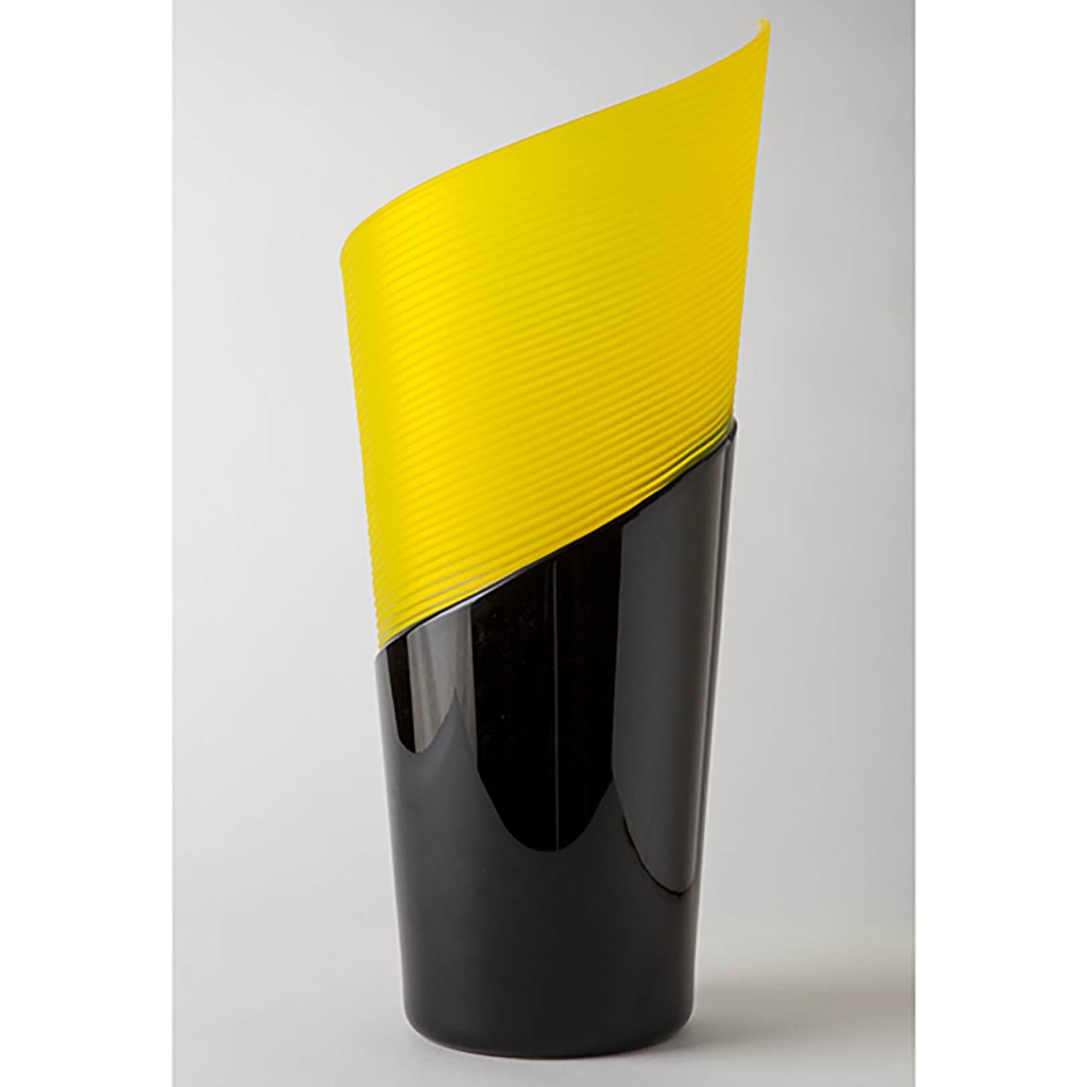 Elevate your home decor with this gorgeous handmade Murano glass vase. Crafted by skilled artisans, this vase features a contemporary and eclectic design.

The intricate etched pattern adds texture and depth to the piece, while the black and yellow