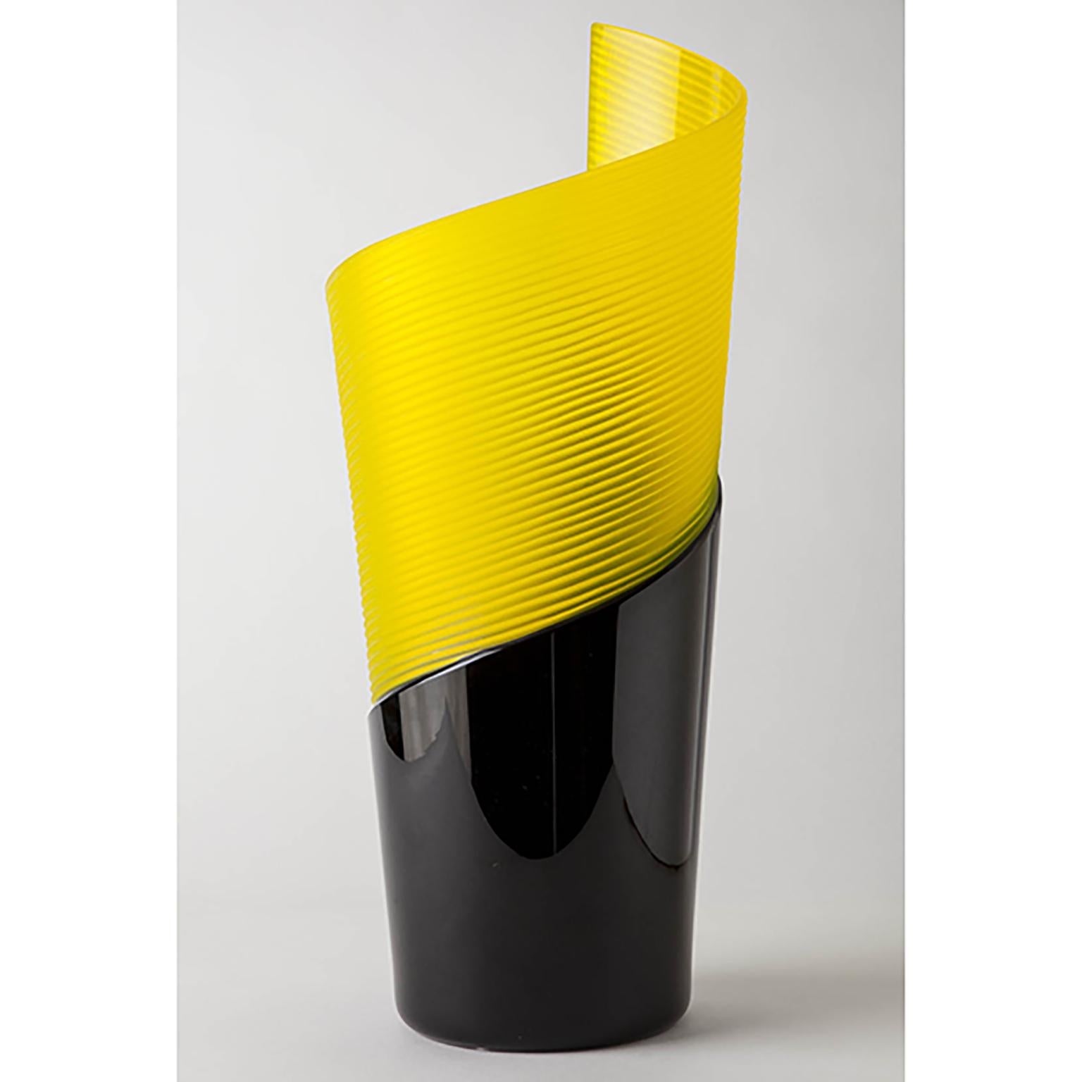 Modern Murano Glass Vase Battuto by Roberto Beltrami For Sale