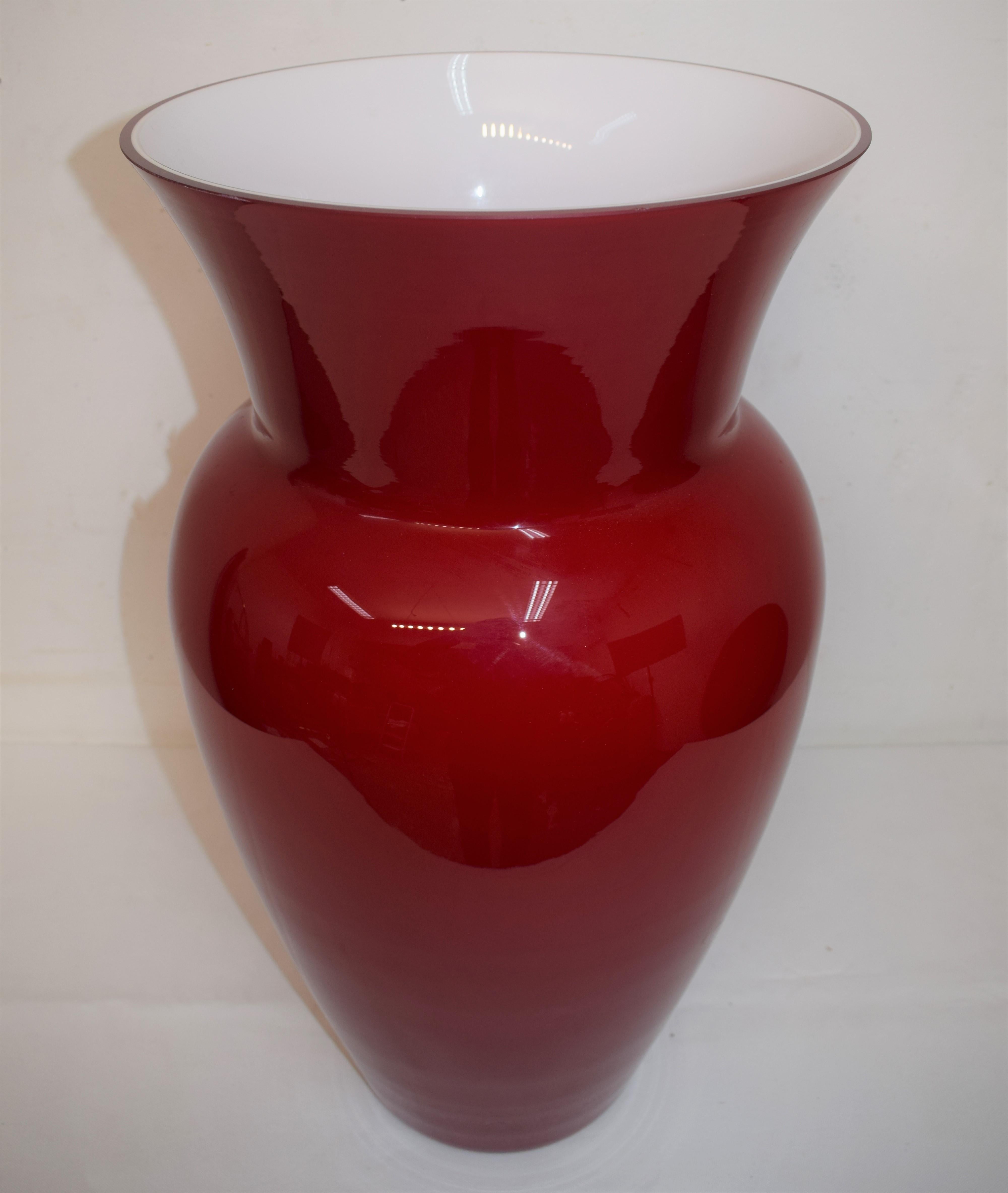Murano glass vase by Carlo Nason, 1990s.
Dimensions: H=59 cm; D=32 cm.