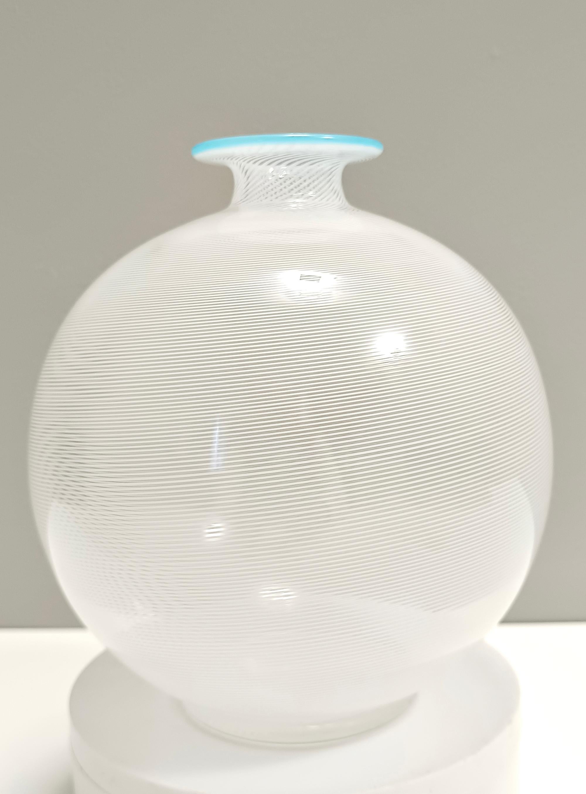 Fine XX secolo Vaso in vetro di Murano di Ercole Barovier per Barovier&Toso con canne bianche, Italia in vendita