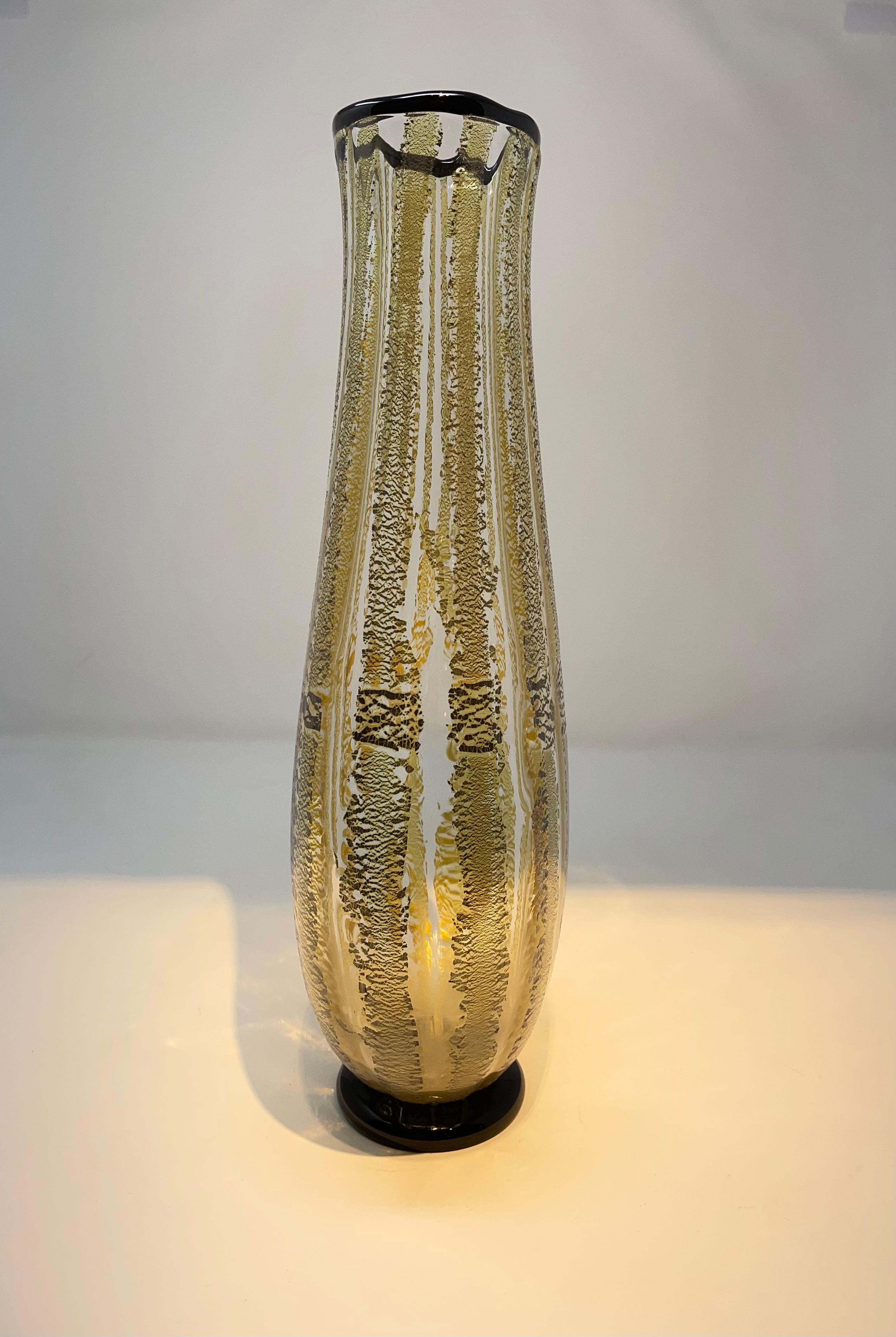 Vase en verre de Murano par Seguso Viro, années 1990.
  