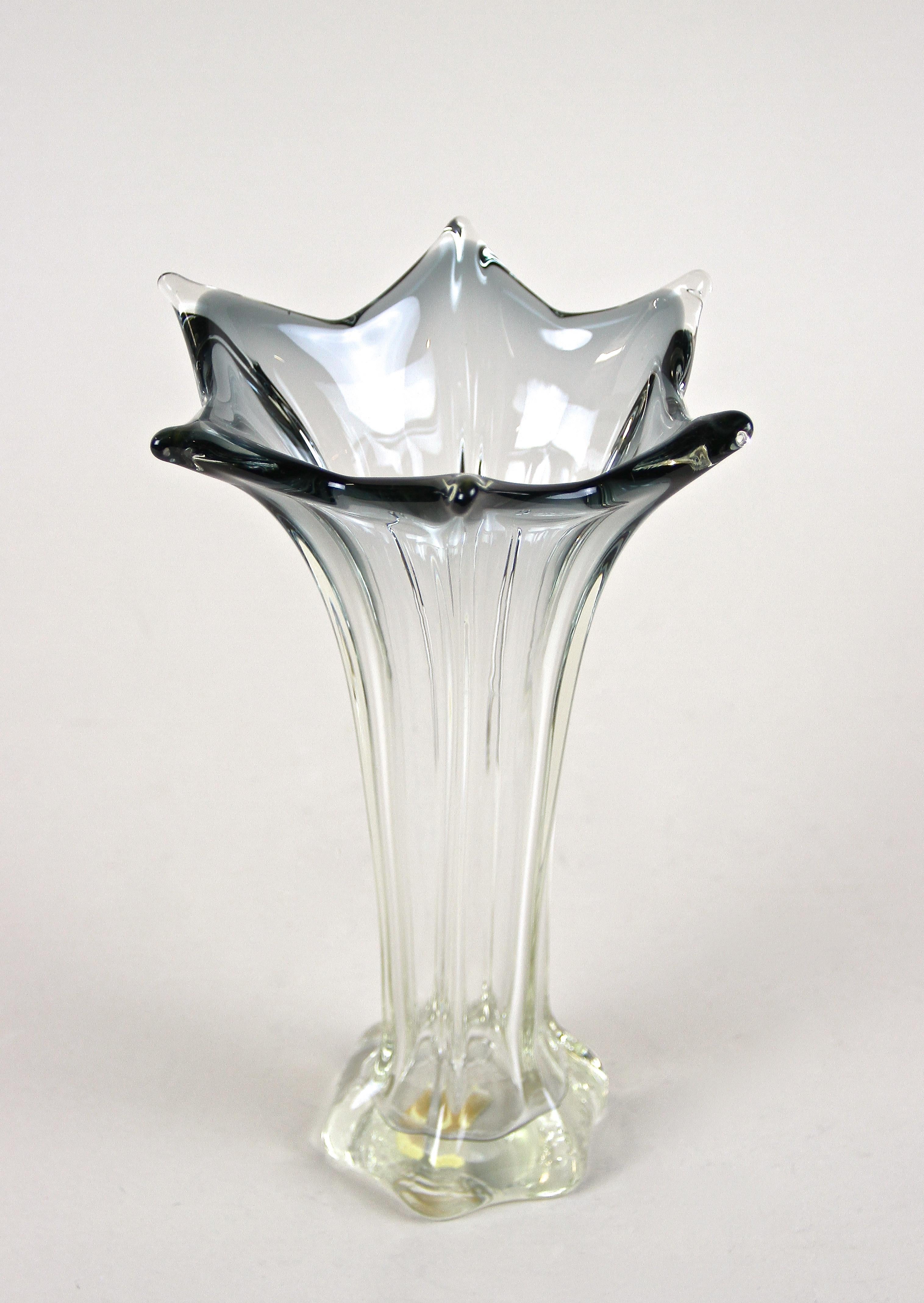 Murano Glass Vase by Vetro Artistico Veneziano, Italy ca. 1960/70 For Sale 4