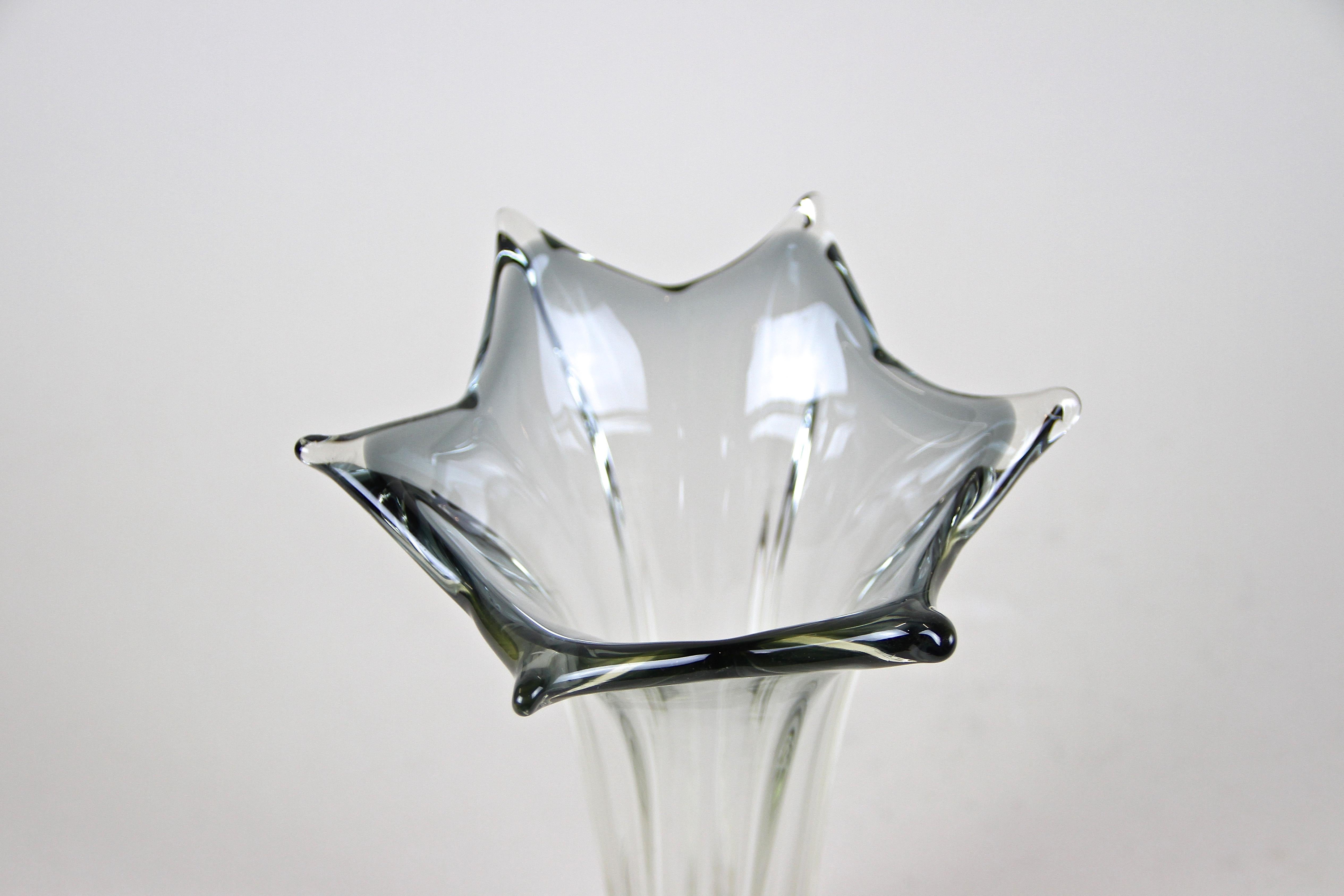 Murano Glass Vase by Vetro Artistico Veneziano, Italy ca. 1960/70 For Sale 2