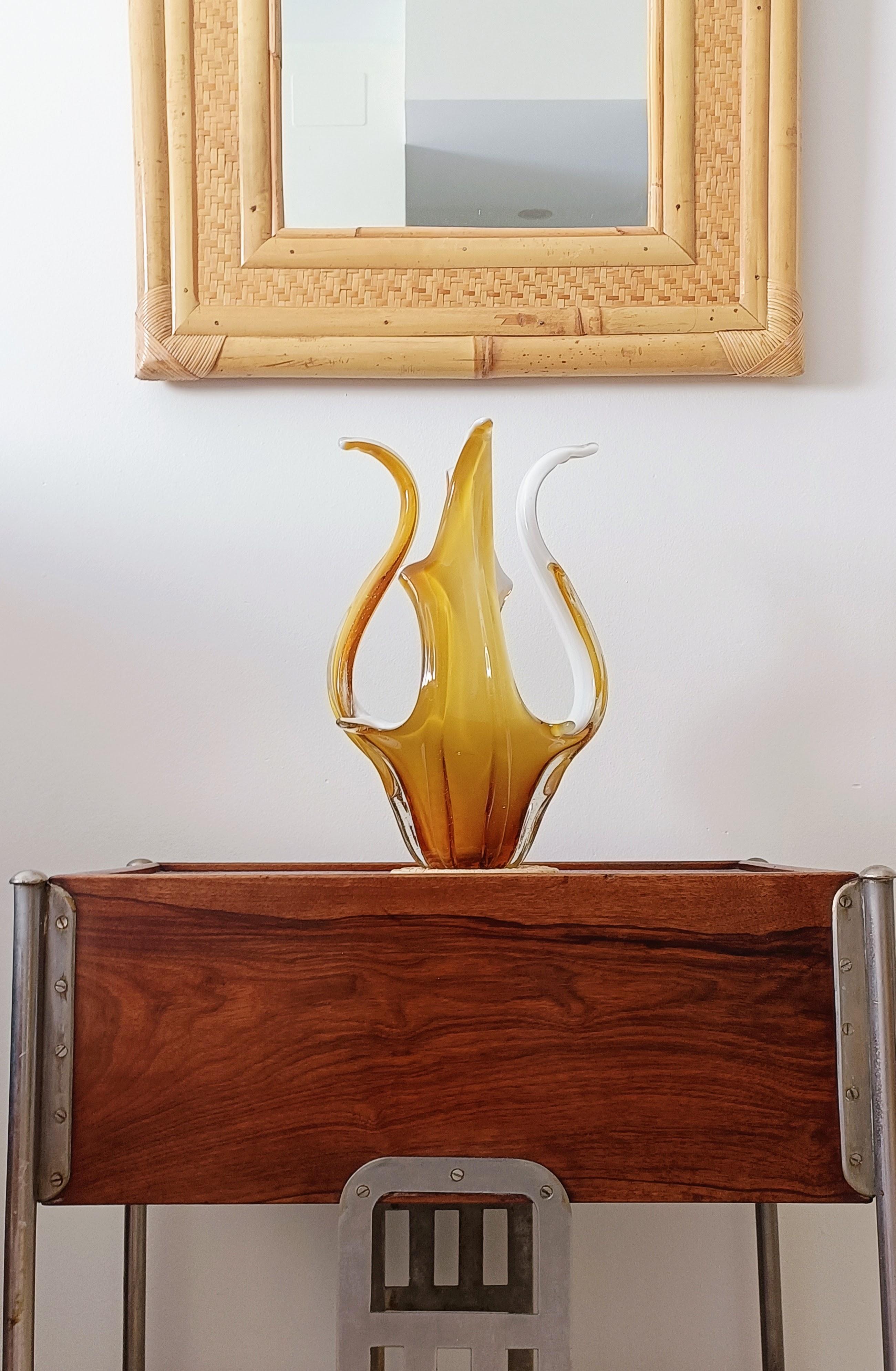 Vaso centrotavola in vetro di Murano in vetro bianco opalino e ambra, Italia, anni '960 in vendita 11
