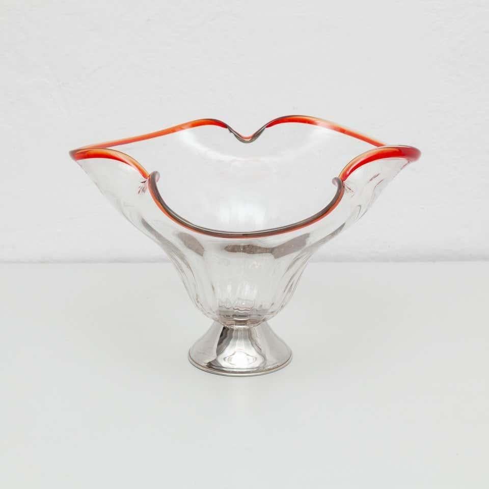 Vaso in vetro di Murano, circa 1970
Prodotto in Italia.

In condizioni originali, con lievi usure dovute all'età e all'uso, conserva una bella patina.