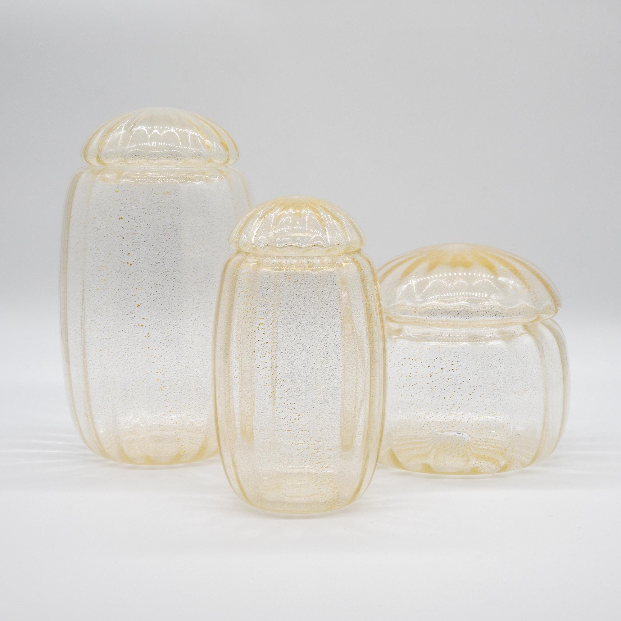 Murano glass potiches vase, mouth blown, in gold color.
Made in Murano and purchased directly from the manufacturer.

Set of 3 in different sizes, the big one is 18cm diameter and 20 cm height
Can be used to store small things in kitchen

All