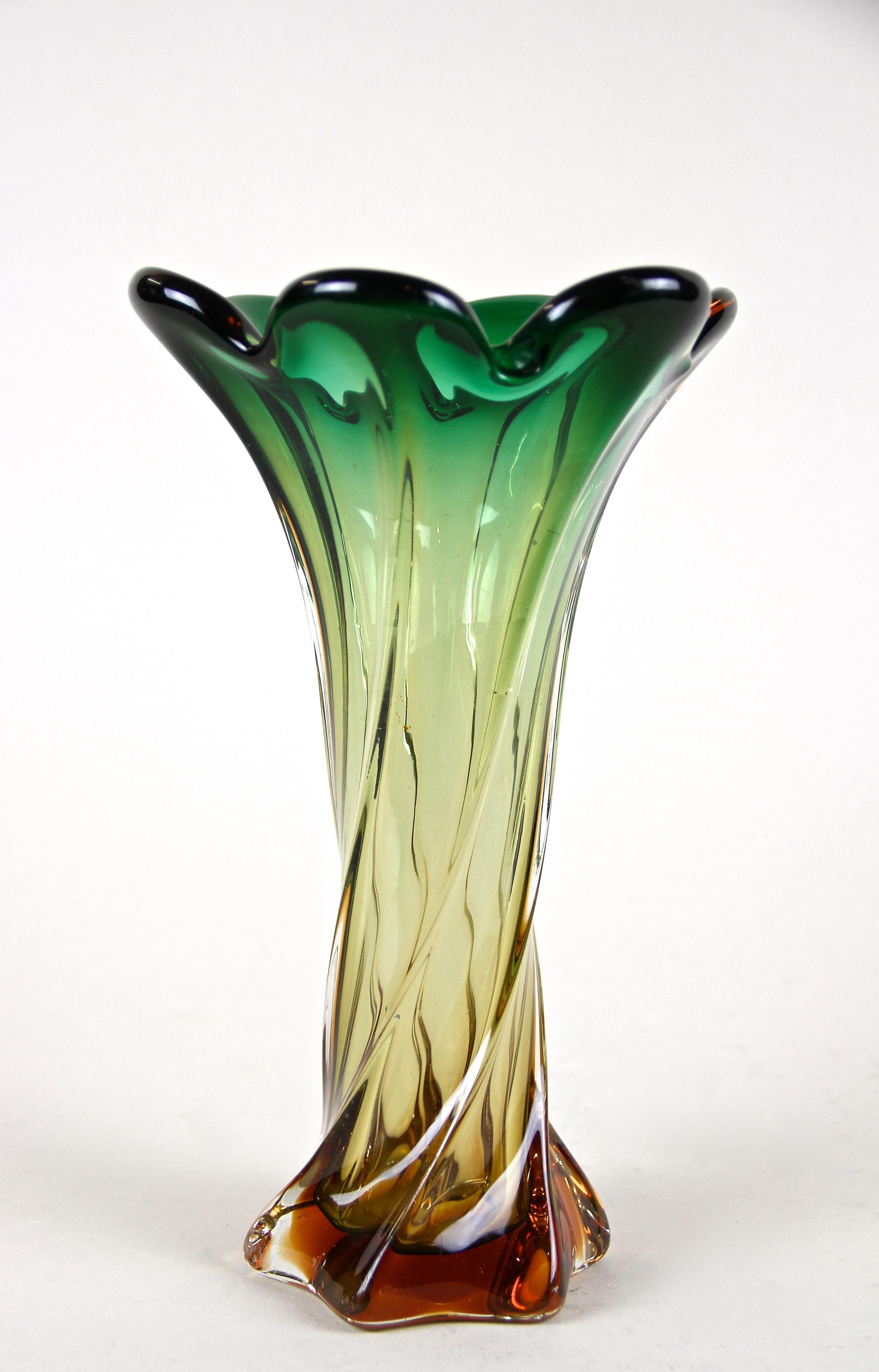 Mid-Century Modern Murano Glass Vase Mid Century Green, Italy, circa 1960/70