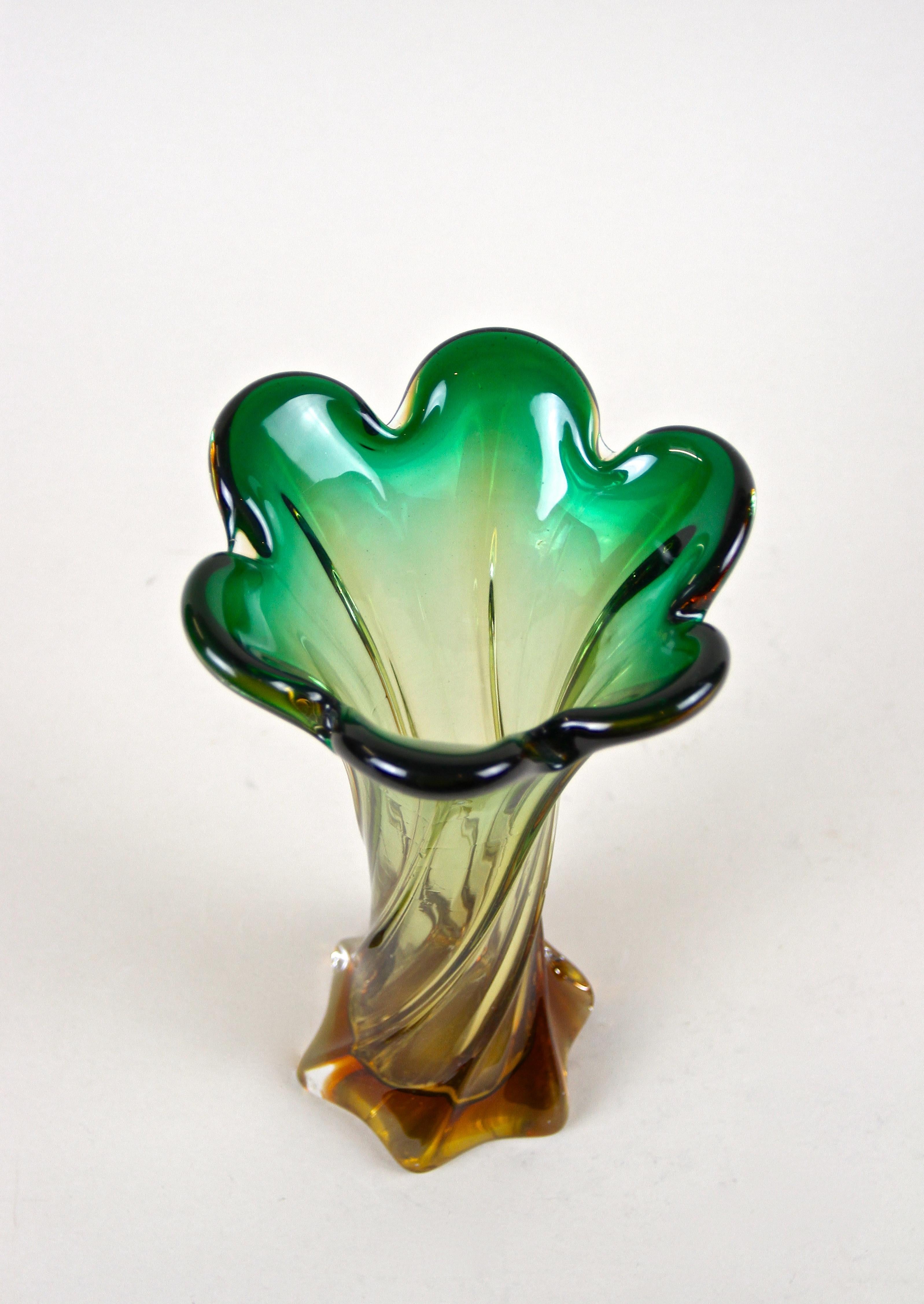 Murano Glass Vase Mid Century Green, Italy, circa 1960/70 1