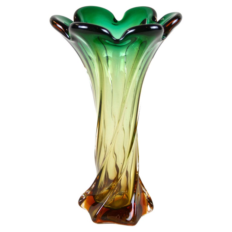 Murano Glass Vase Mid Century Green, Italy, circa 1960/70 For Sale