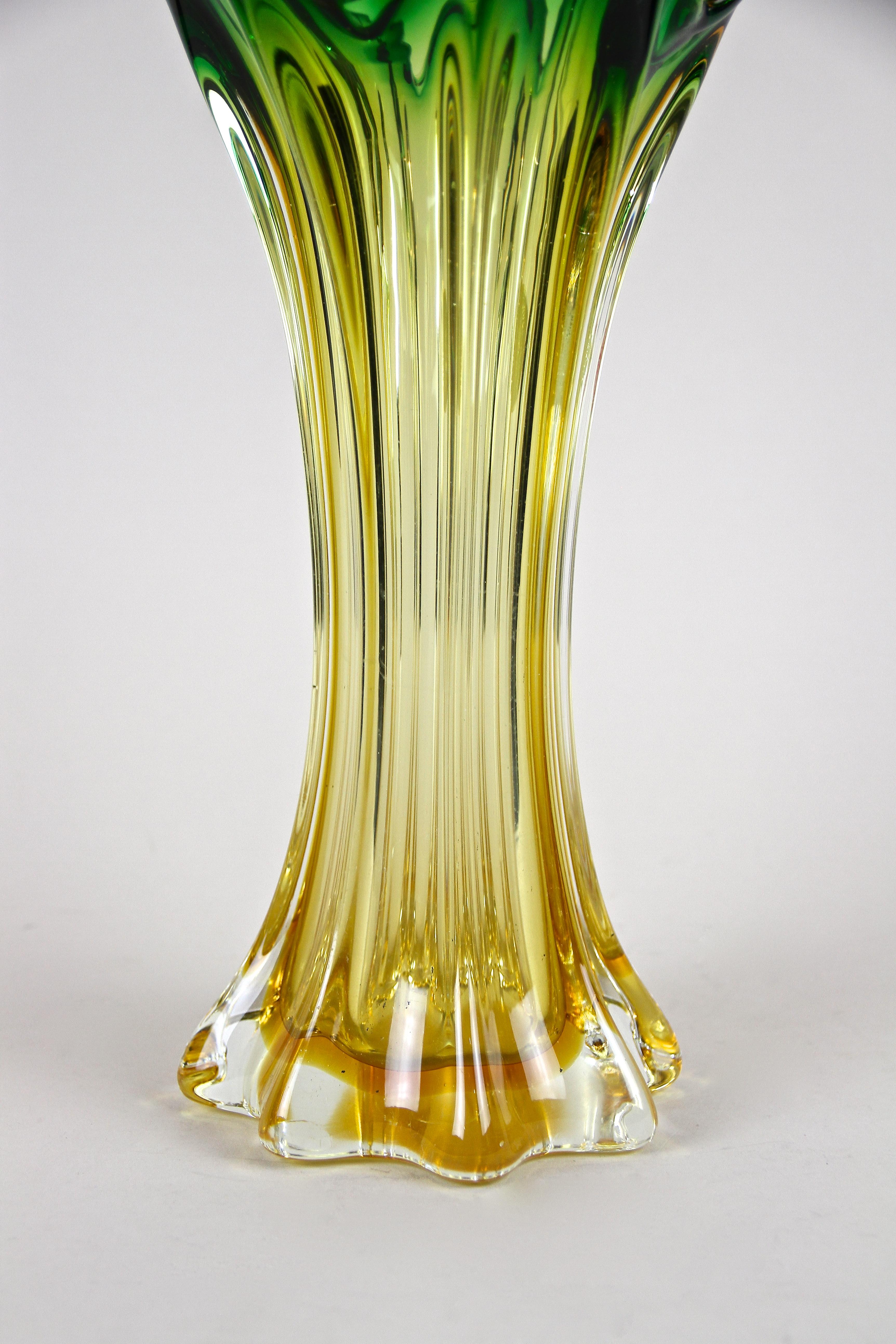 Mid-Century Modern Vase en verre de Murano Mid Century Greene & Greene, Italie, circa 1960/70 en vente