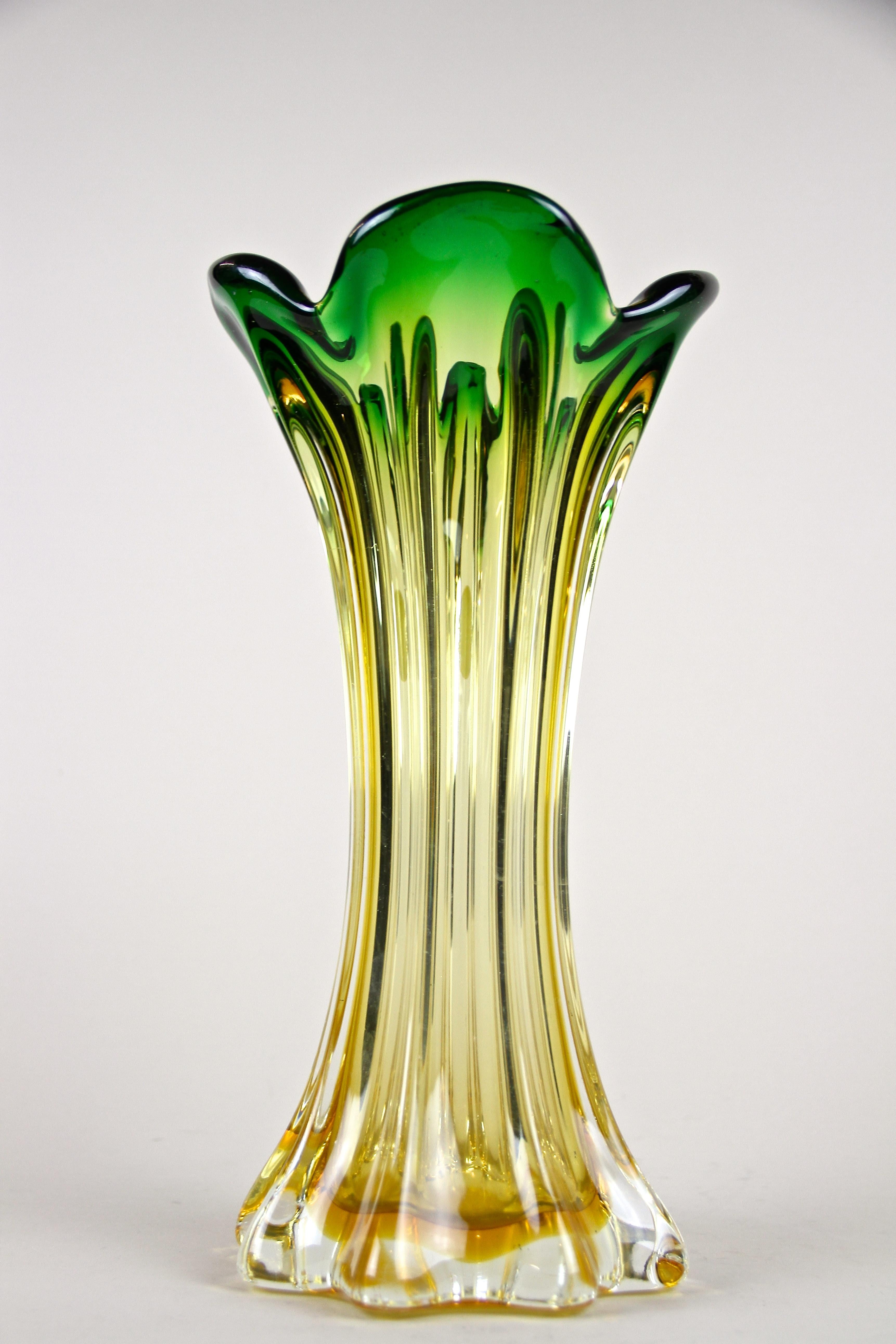 20th Century Murano Glass Vase Mid Century Green/ Yellow, Italy, circa 1960/70 For Sale