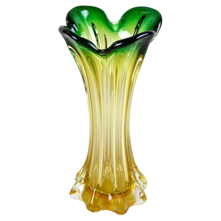 Murano Glass Vase Mid Century Green/ Yellow, Italy, circa 1960/70 For Sale