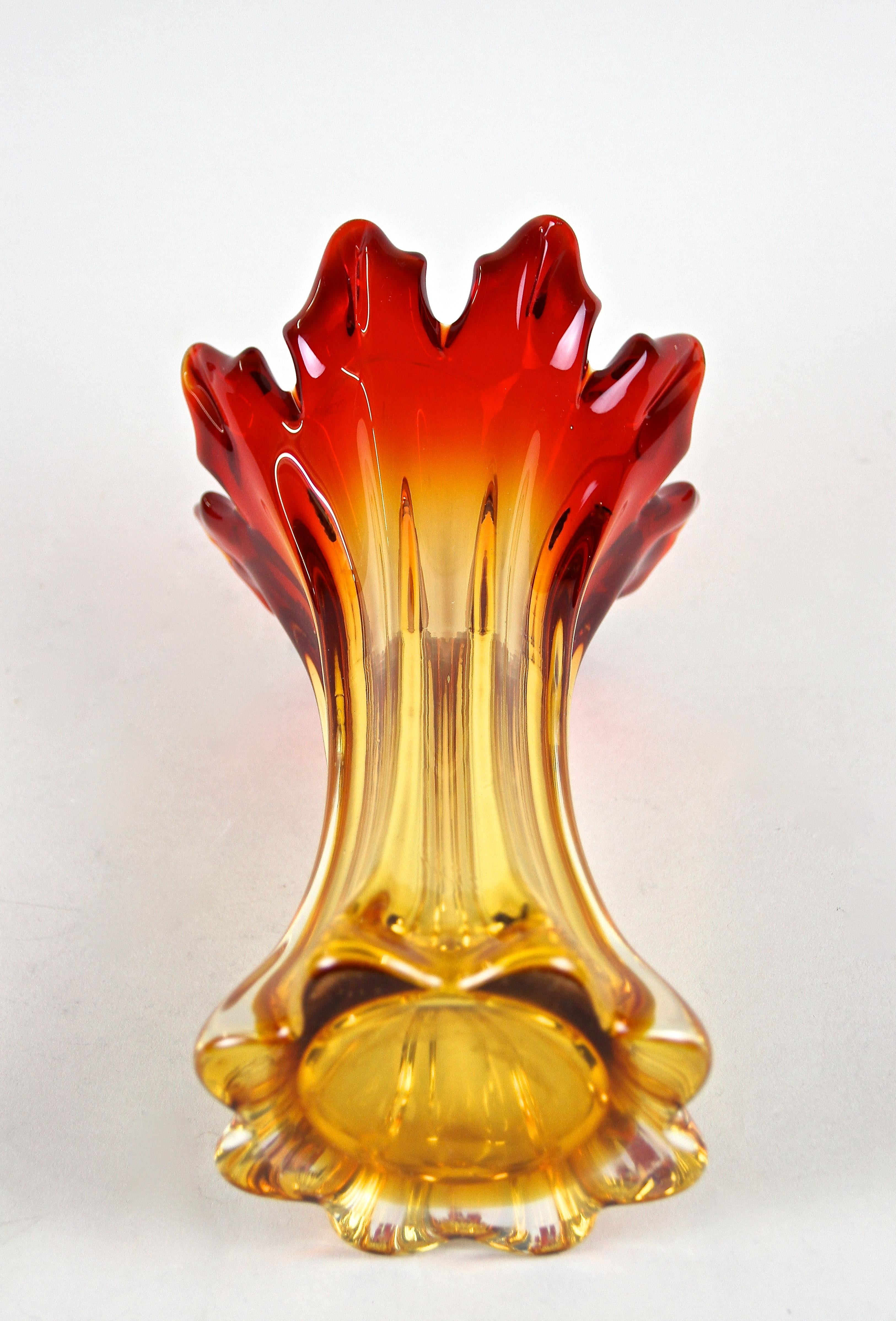 Murano Glass Vase Mid Century, Italy, circa 1960/70 For Sale 4