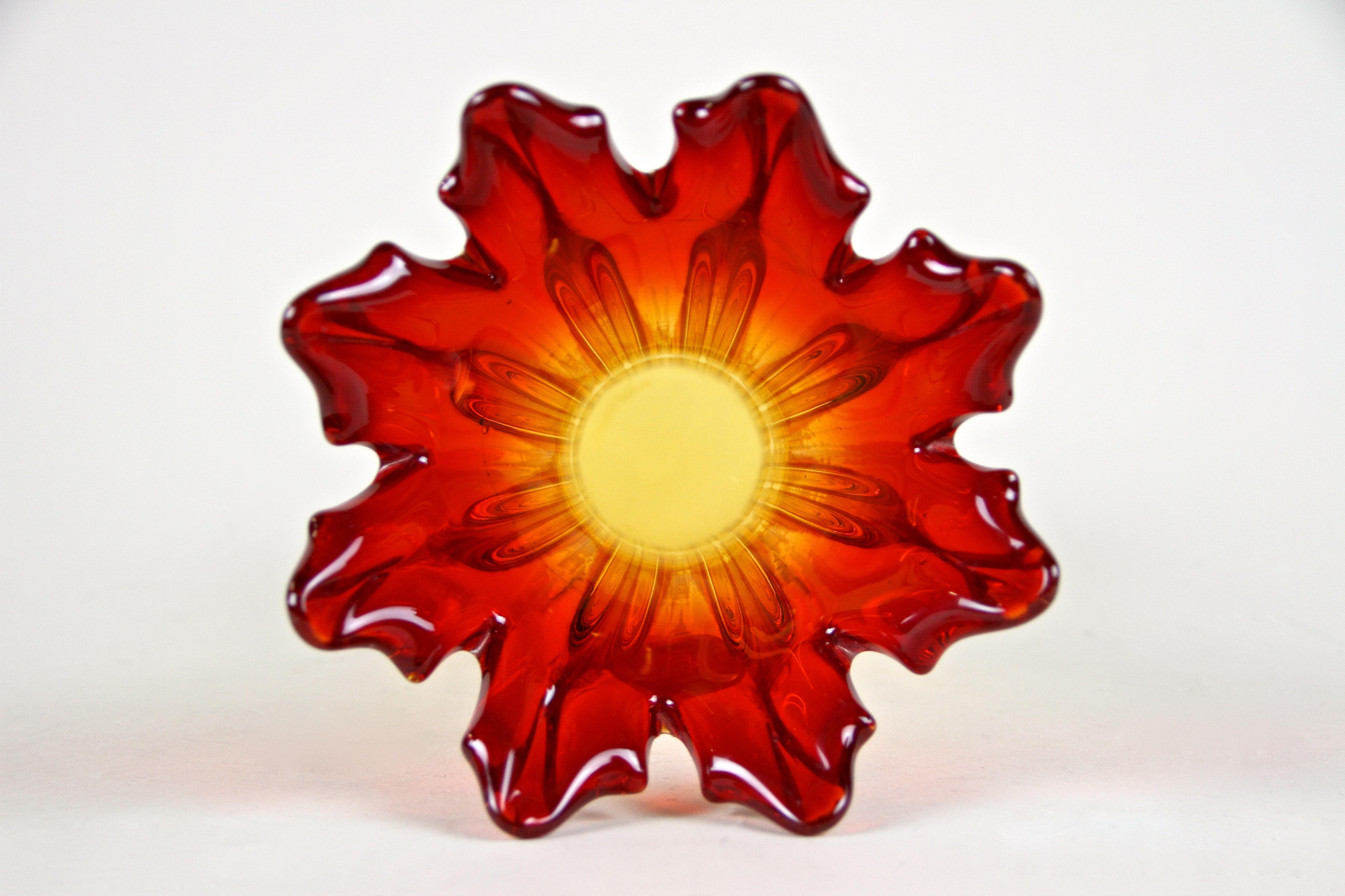 Murano Glass Vase Mid Century, Italy, circa 1960/70 For Sale 6