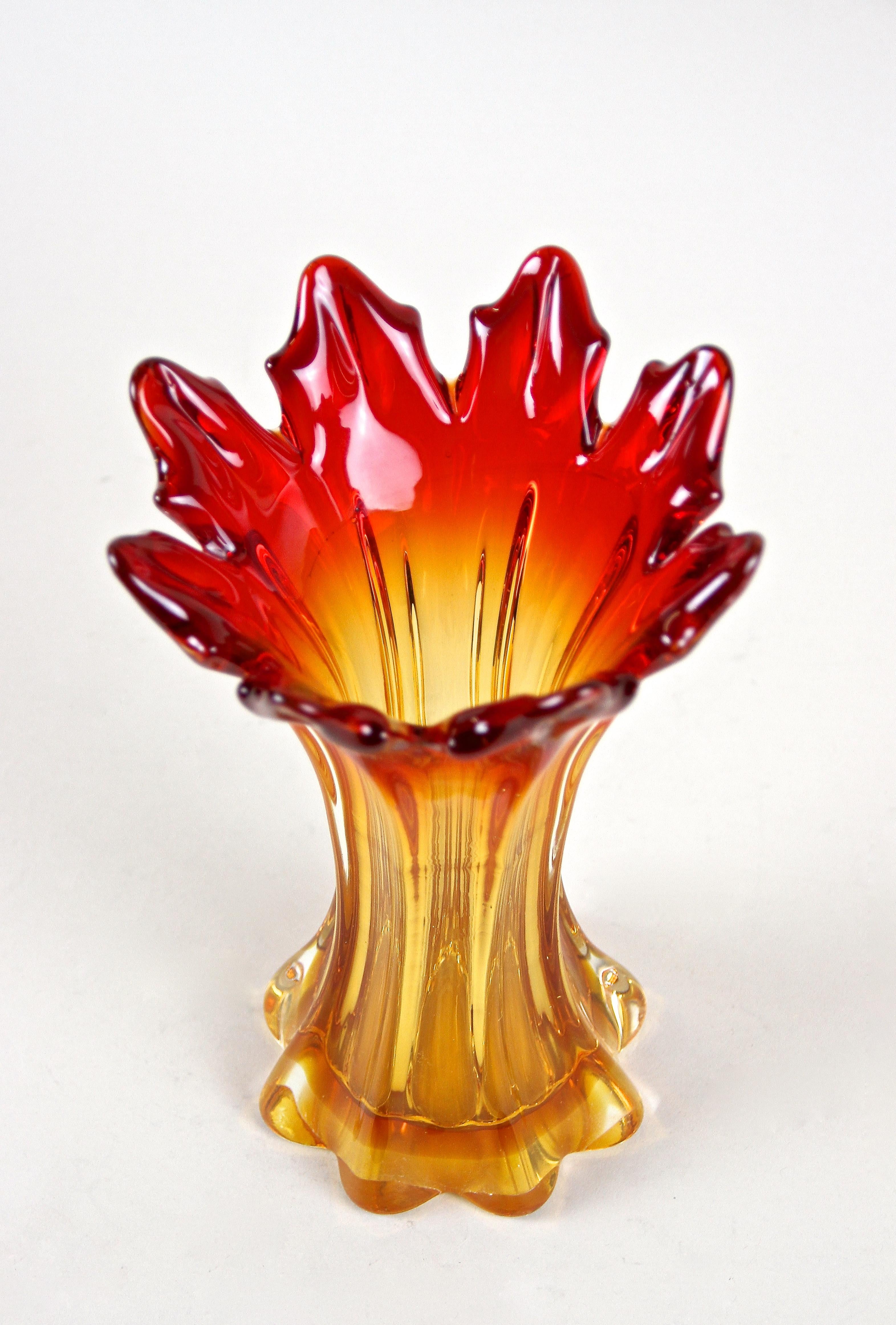 Murano Glass Vase Mid Century, Italy, circa 1960/70 For Sale 7