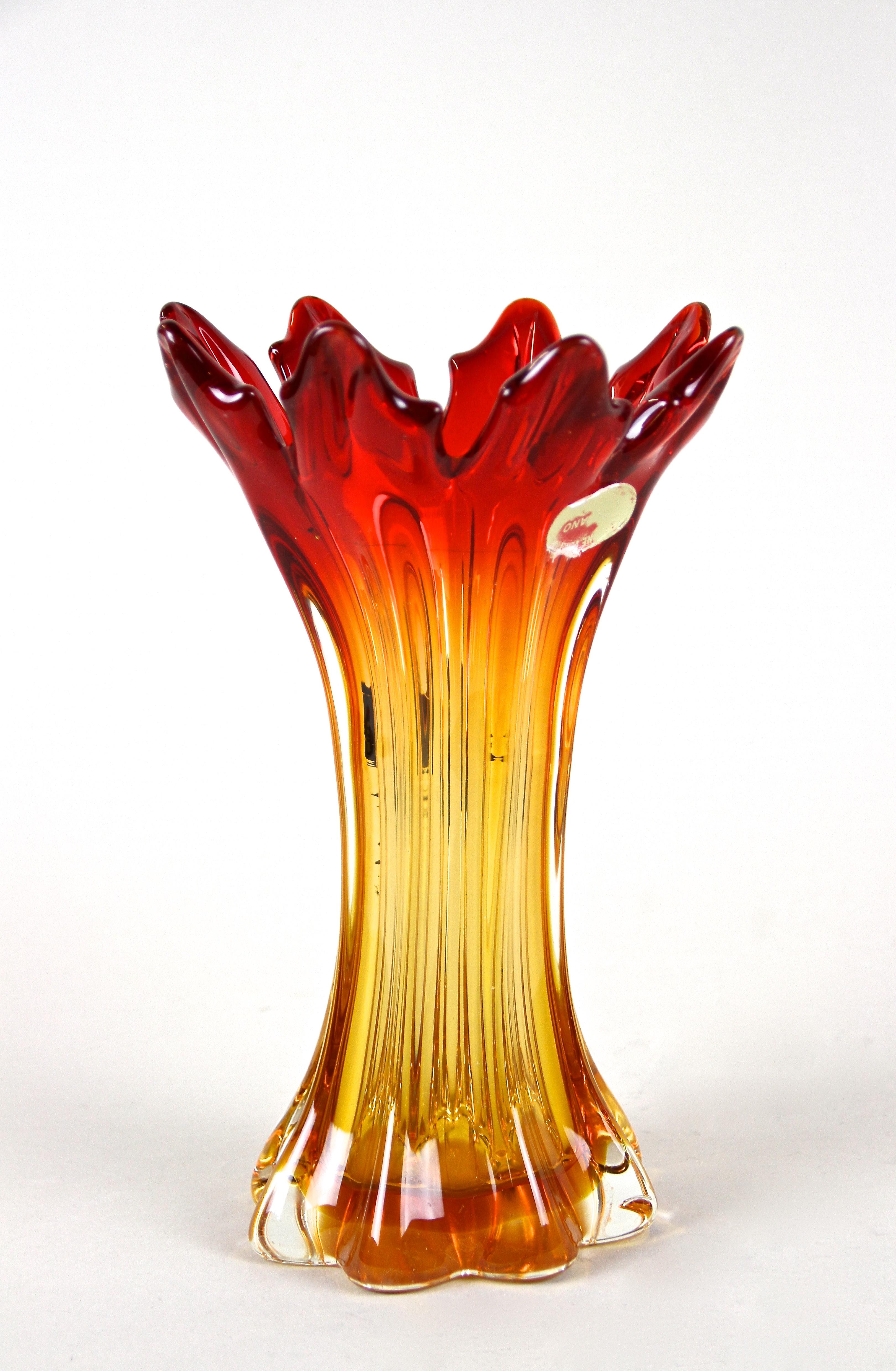 Mid-Century Modern Murano Glass Vase Mid Century, Italy, circa 1960/70 For Sale