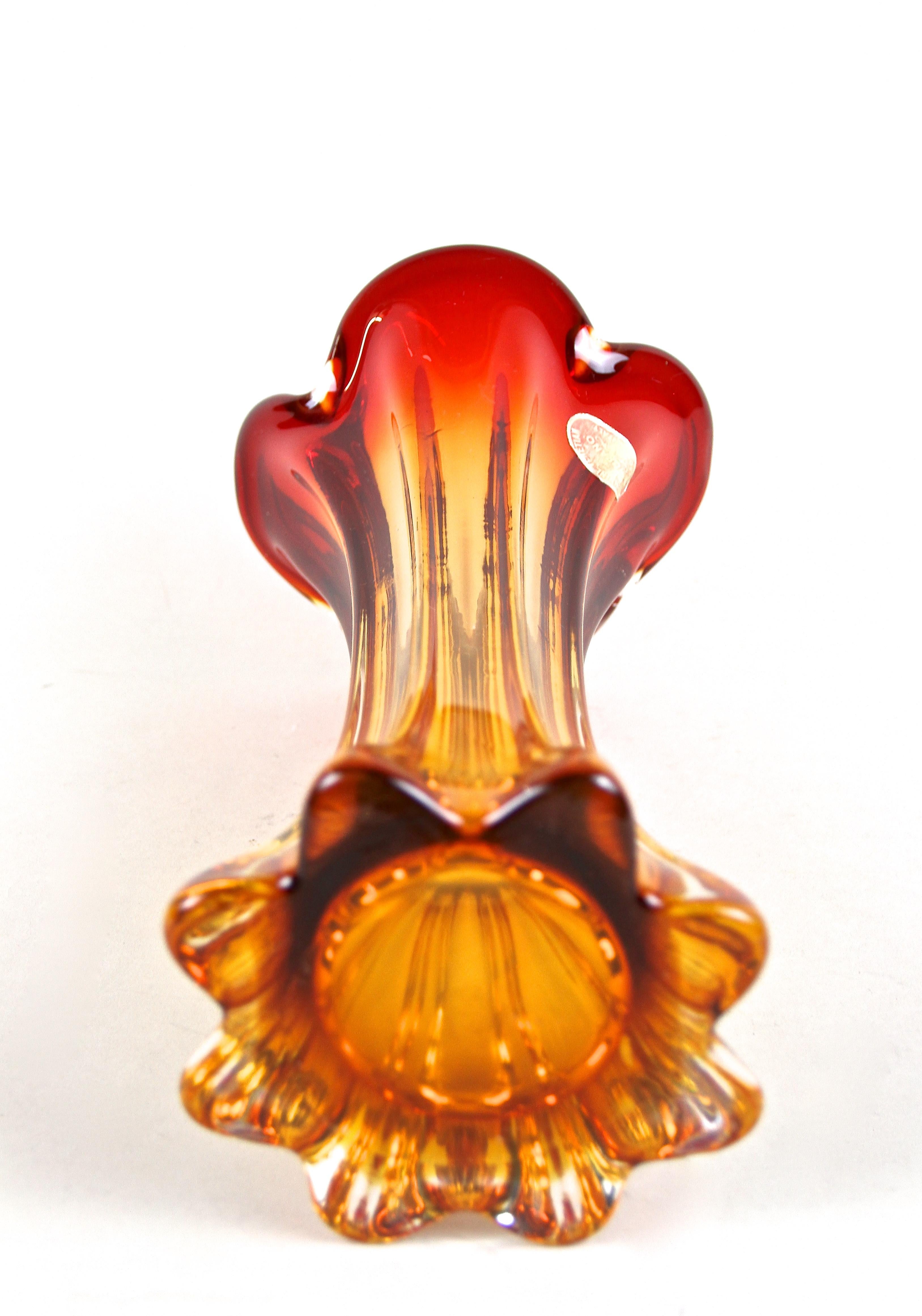 Murano Glass Vase Mid Century Red / Orange, Italy, circa 1960/70 For Sale 4
