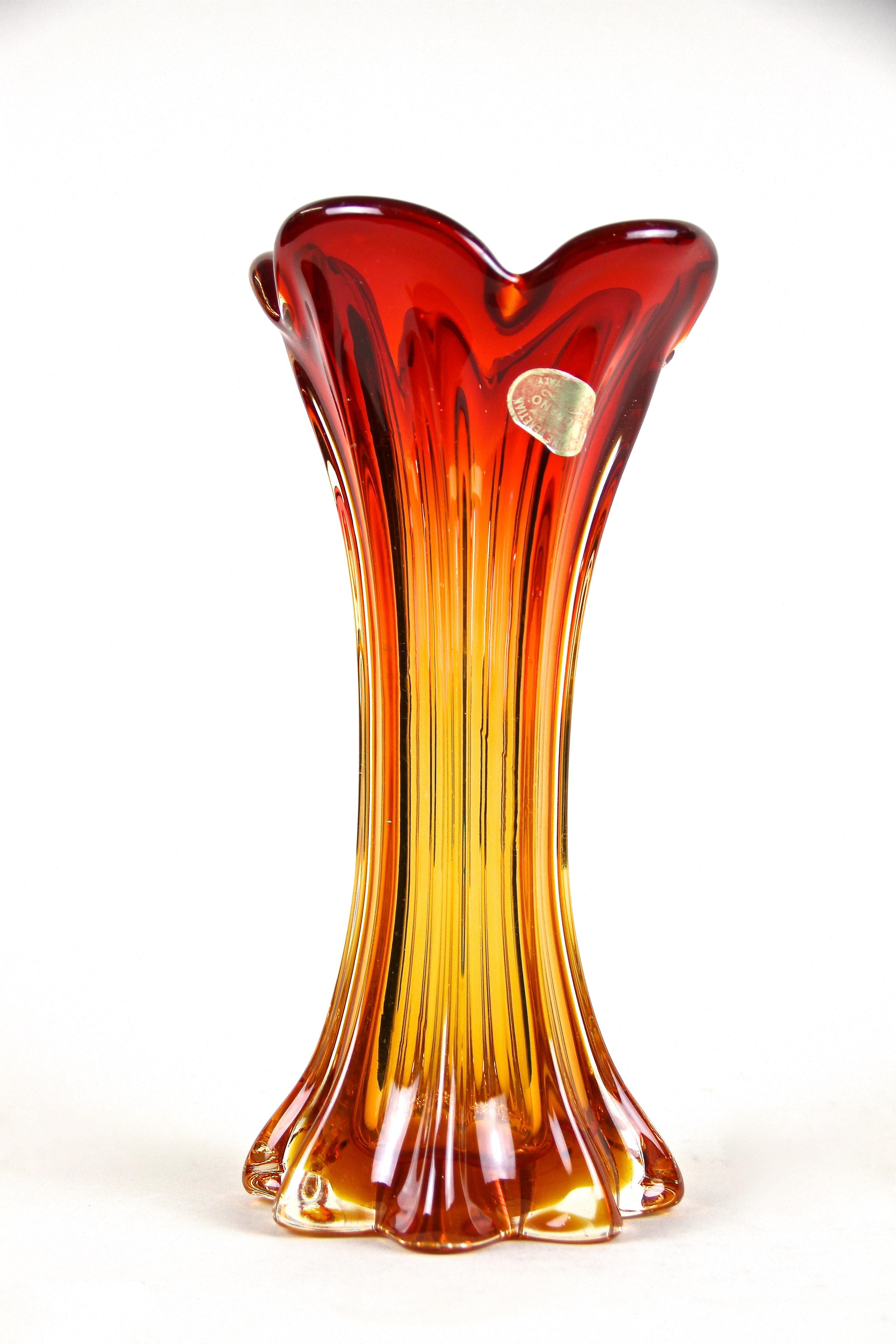 Vase en verre de Murano Mid Century Rouge / Orange, Italie, circa 1960/70 Bon état - En vente à Lichtenberg, AT