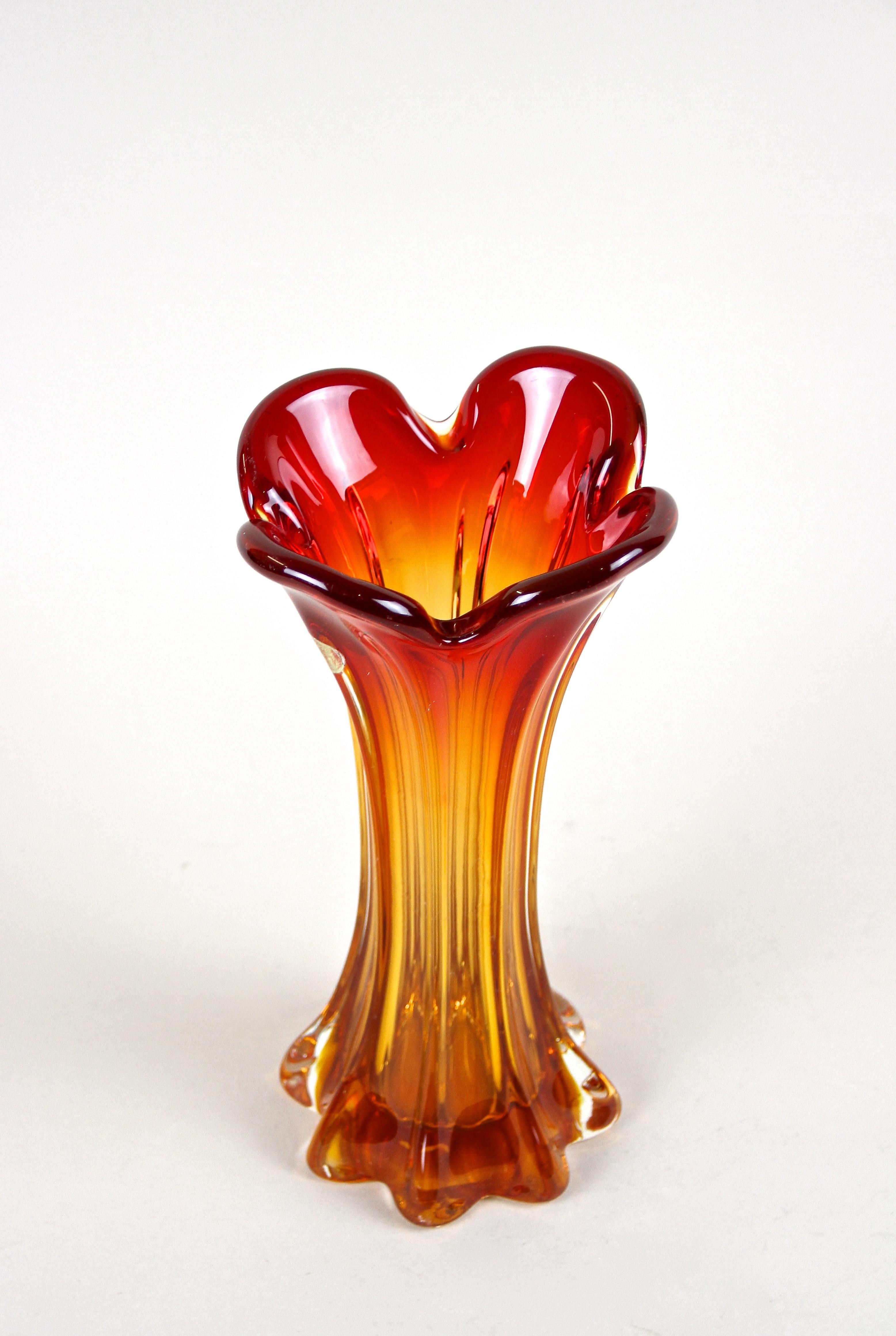 Italian Murano Glass Vase Mid Century Red / Orange, Italy, circa 1960/70 For Sale
