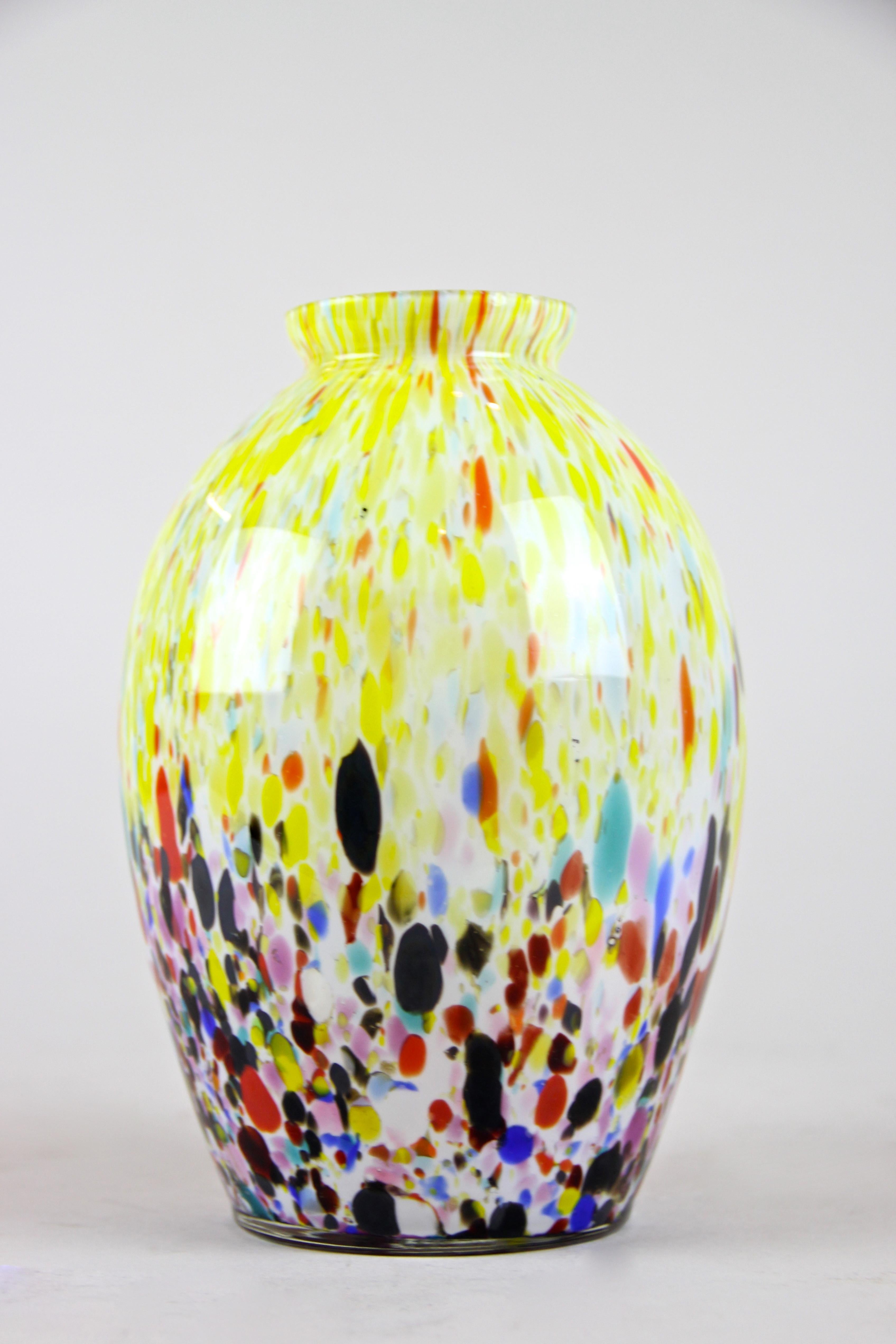 Mid-Century Modern Vase en verre de Murano Multicolore du milieu du siècle, Italie, vers 1960 en vente