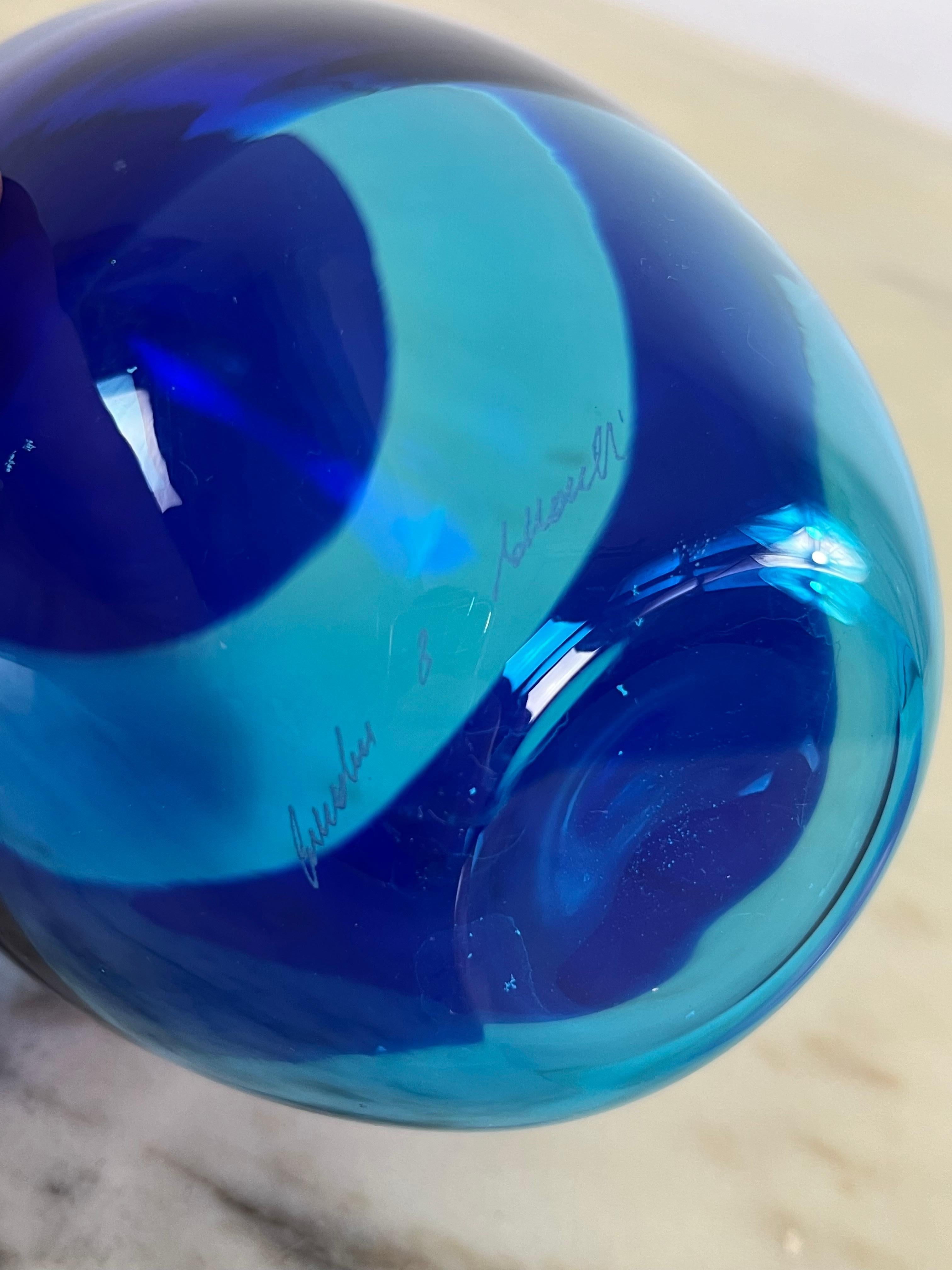 Murano glass vase signed Cenedese & Albarelli, 1970s
Purchased and stored, it is intact and in excellent condition. Signed with engraving on the glass, label and original guarantee. Unique piece of great value, worked entirely by hand.
It comes from