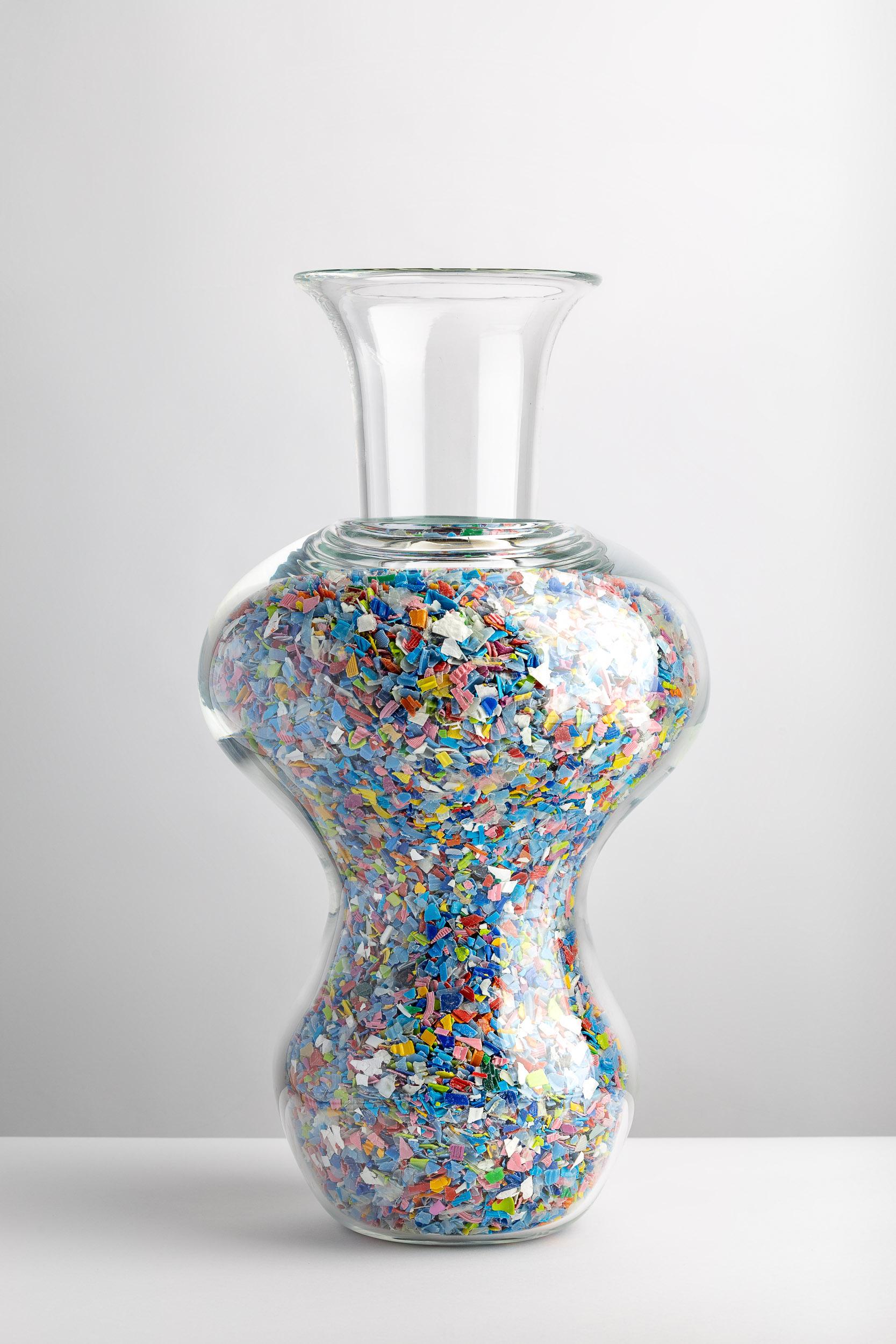 While a vase may usually serve the purpose of keeping plants alive, VELENI’s Vase VA1-10m’s volume is made up of ‘a soil’ of microplastics. The plants or flowers may seem like they are planted in a mound of multi-colored elements, actually waste: an