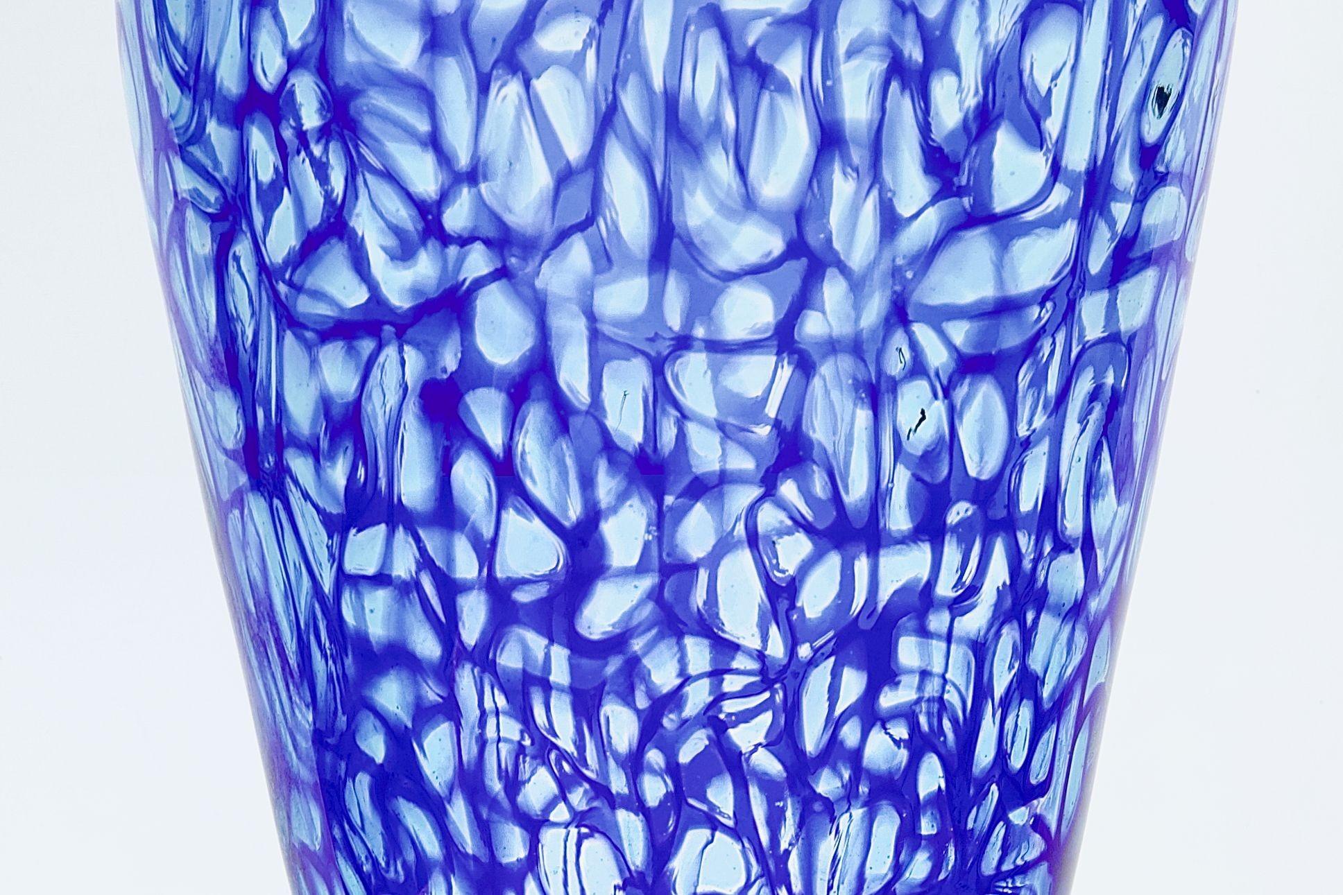 Vase aus Murano-Glas. Webdesign von Cobalt-Aquamarine Murrine, Vittorio Ferro Style (Italienisch) im Angebot