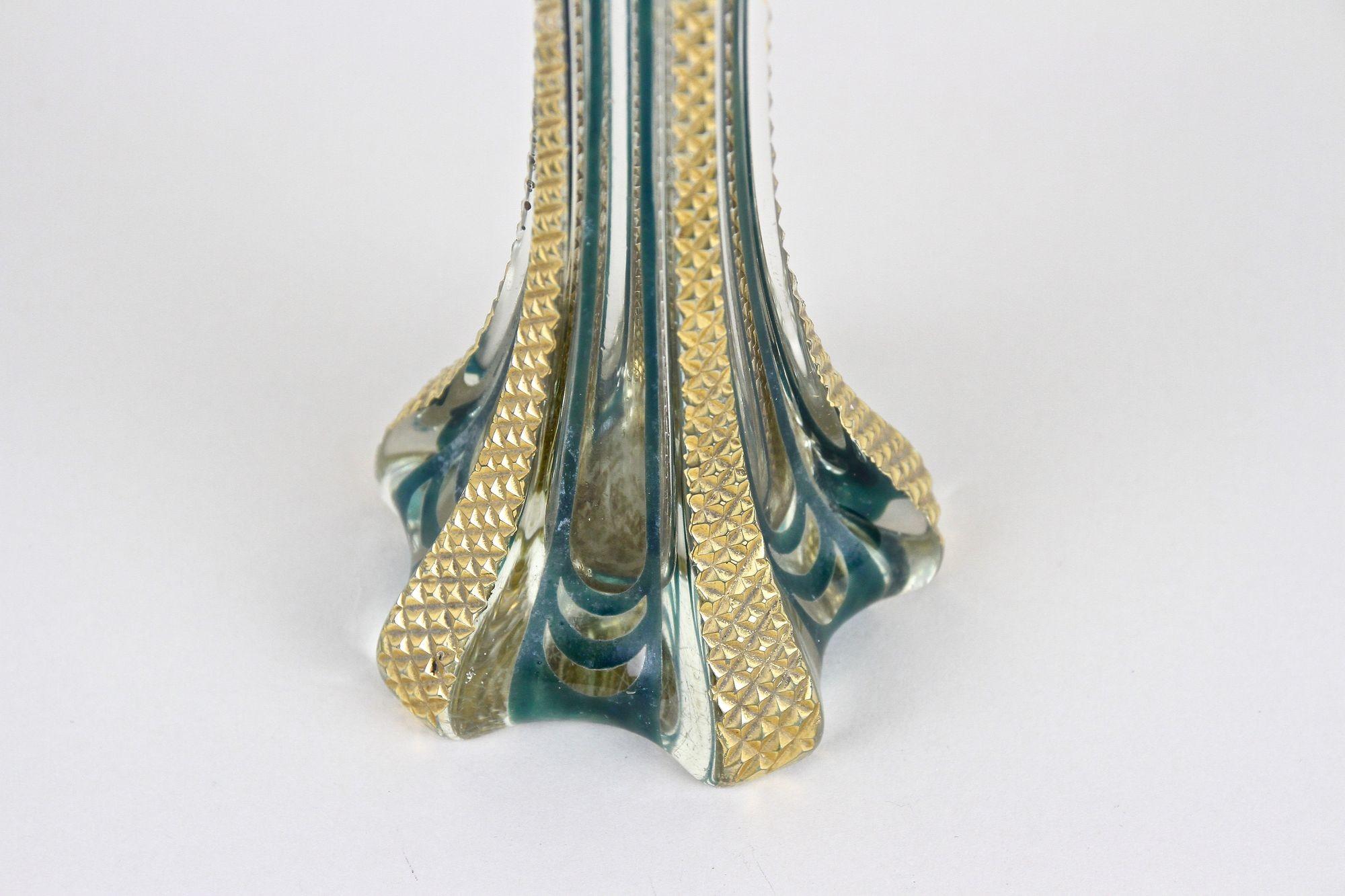 Murano Glass Vase With Gold Accents, Early 20th Century - Italy ca. 1930 For Sale 8