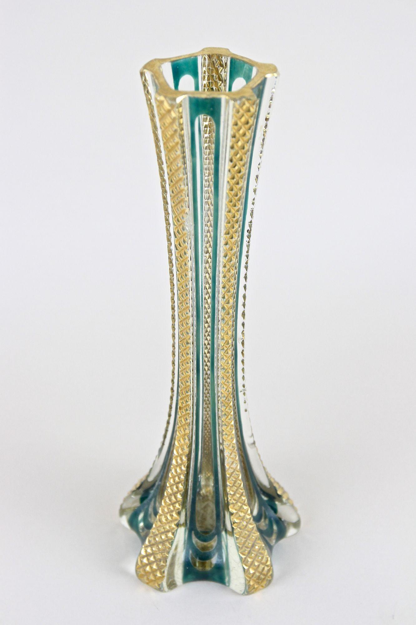 Murano Glass Vase With Gold Accents, Early 20th Century - Italy ca. 1930 For Sale 9