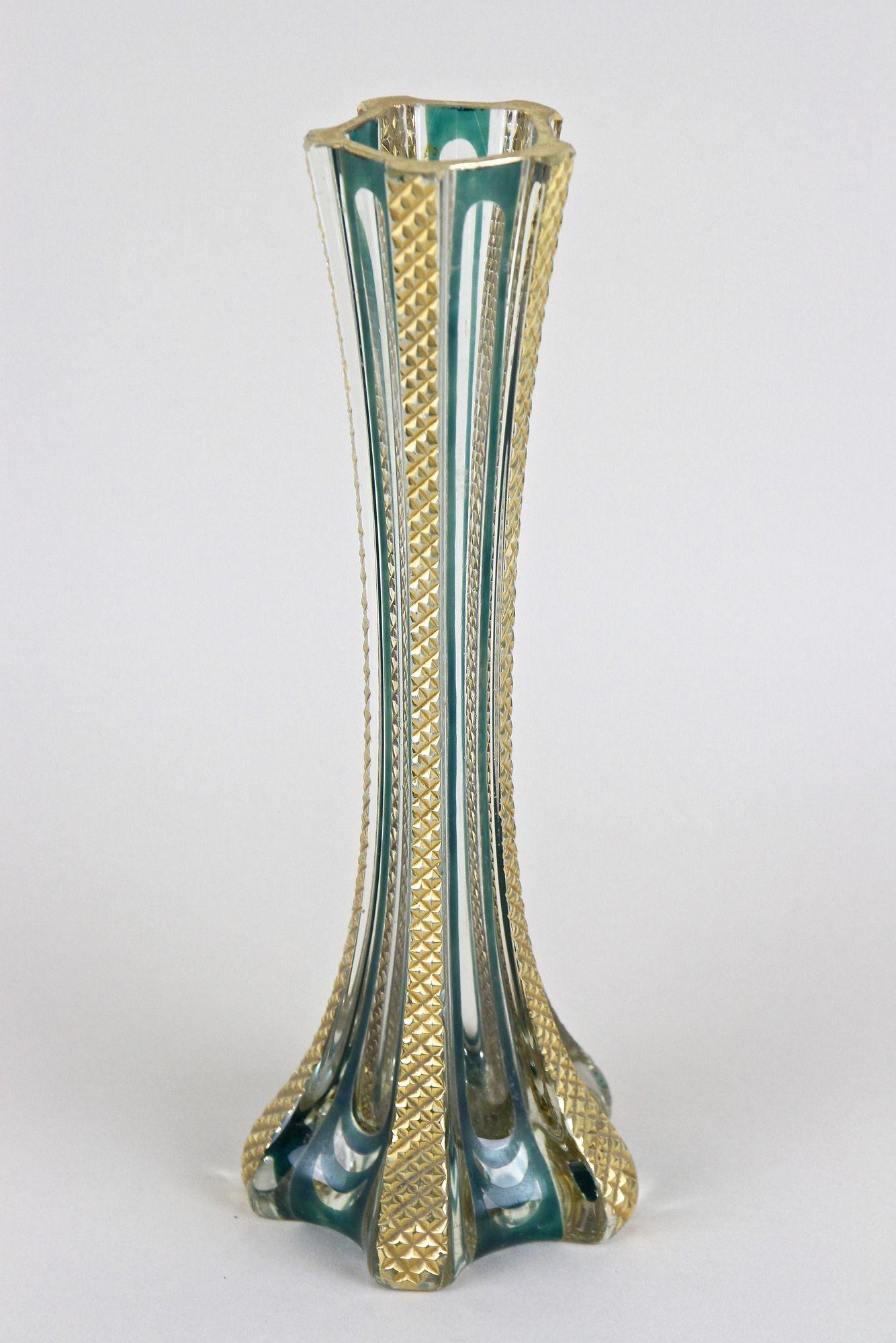 Murano Glass Vase With Gold Accents, Early 20th Century - Italy ca. 1930 For Sale 1