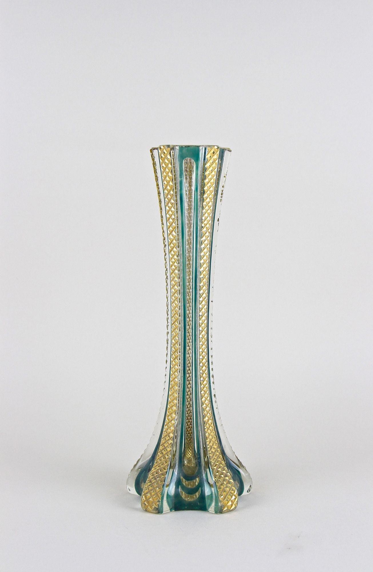 Murano Glass Vase With Gold Accents, Early 20th Century - Italy ca. 1930 For Sale 3