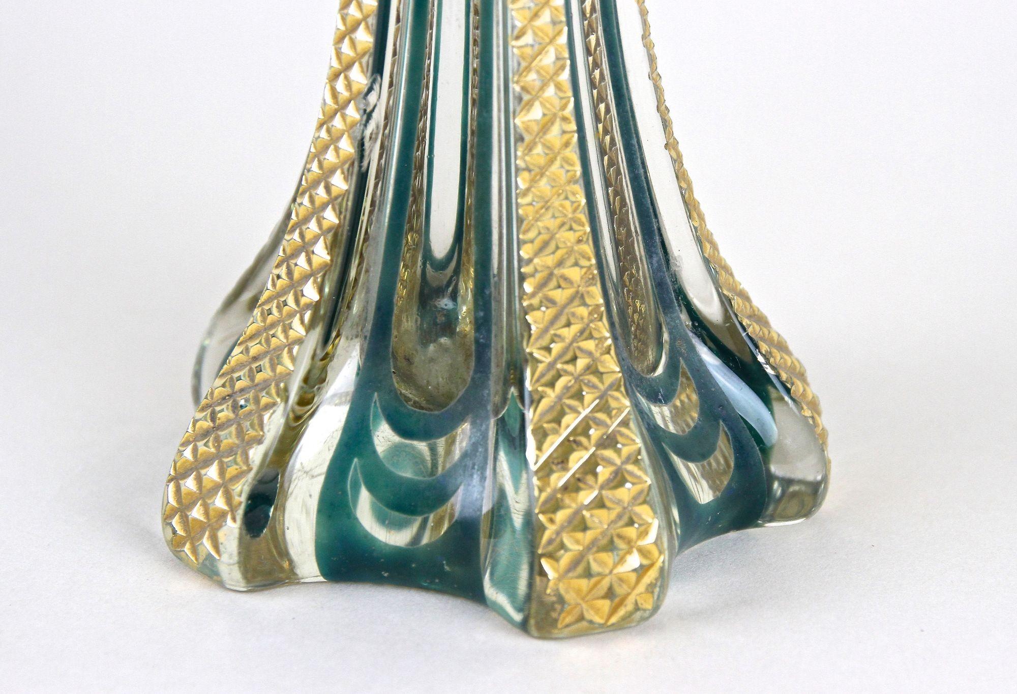 Murano Glass Vase With Gold Accents, Early 20th Century - Italy ca. 1930 For Sale 4