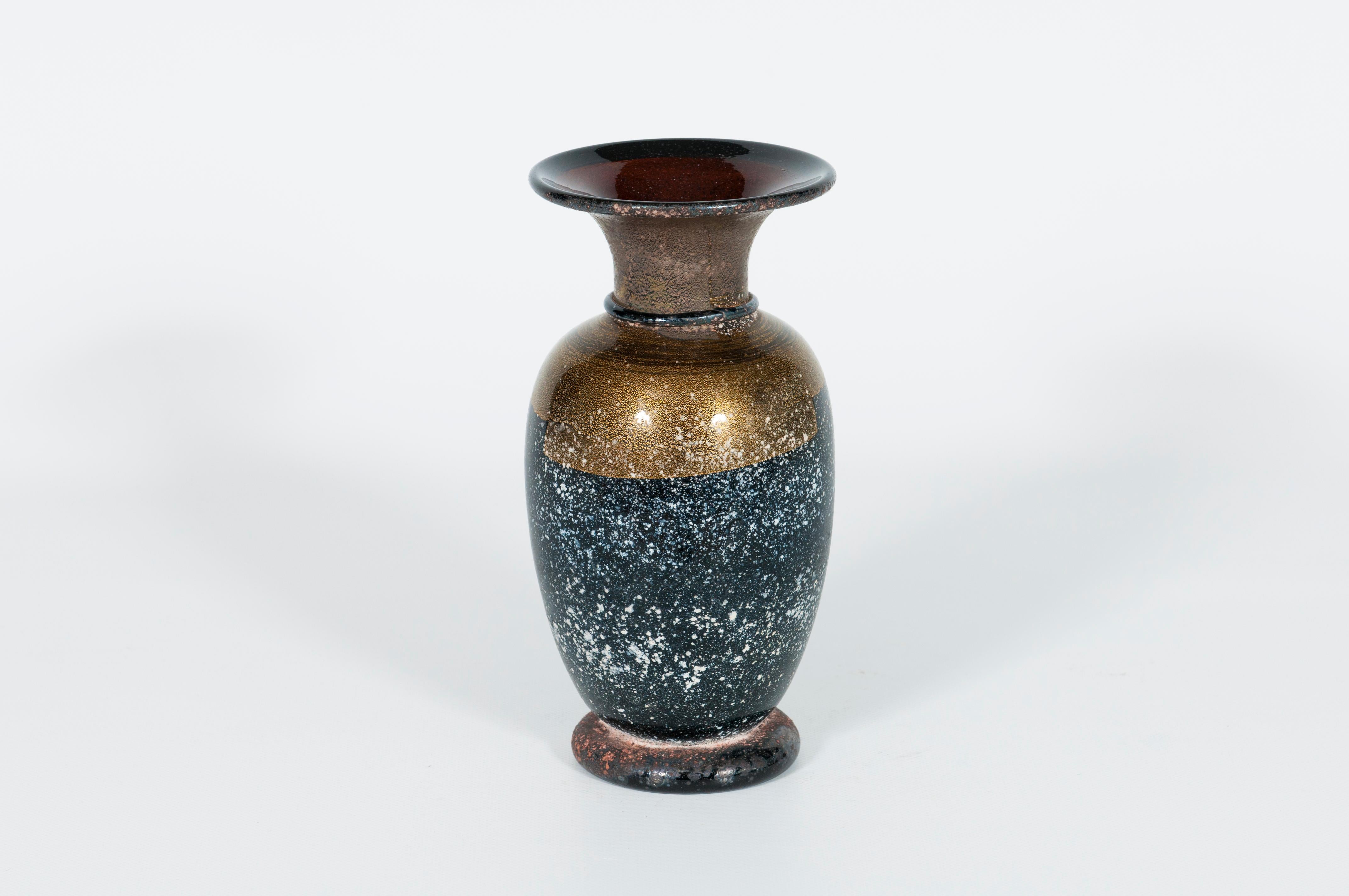 Murano Glass Vase with Gold Leaf and Granular Effect, 1980s For Sale 9