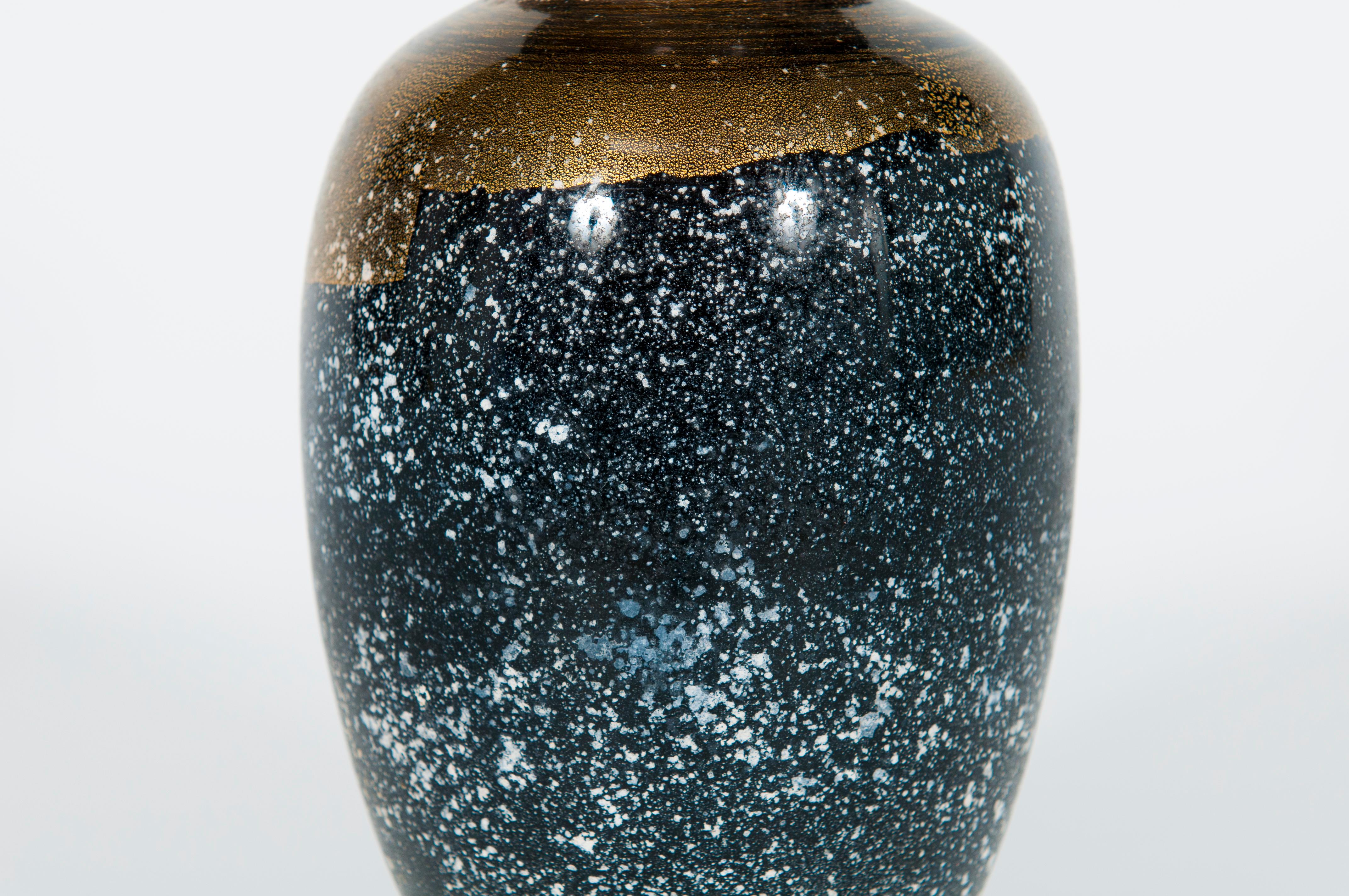 Murano Glass Vase with Gold Leaf and Granular Effect, 1980s In Excellent Condition For Sale In Villaverla, IT