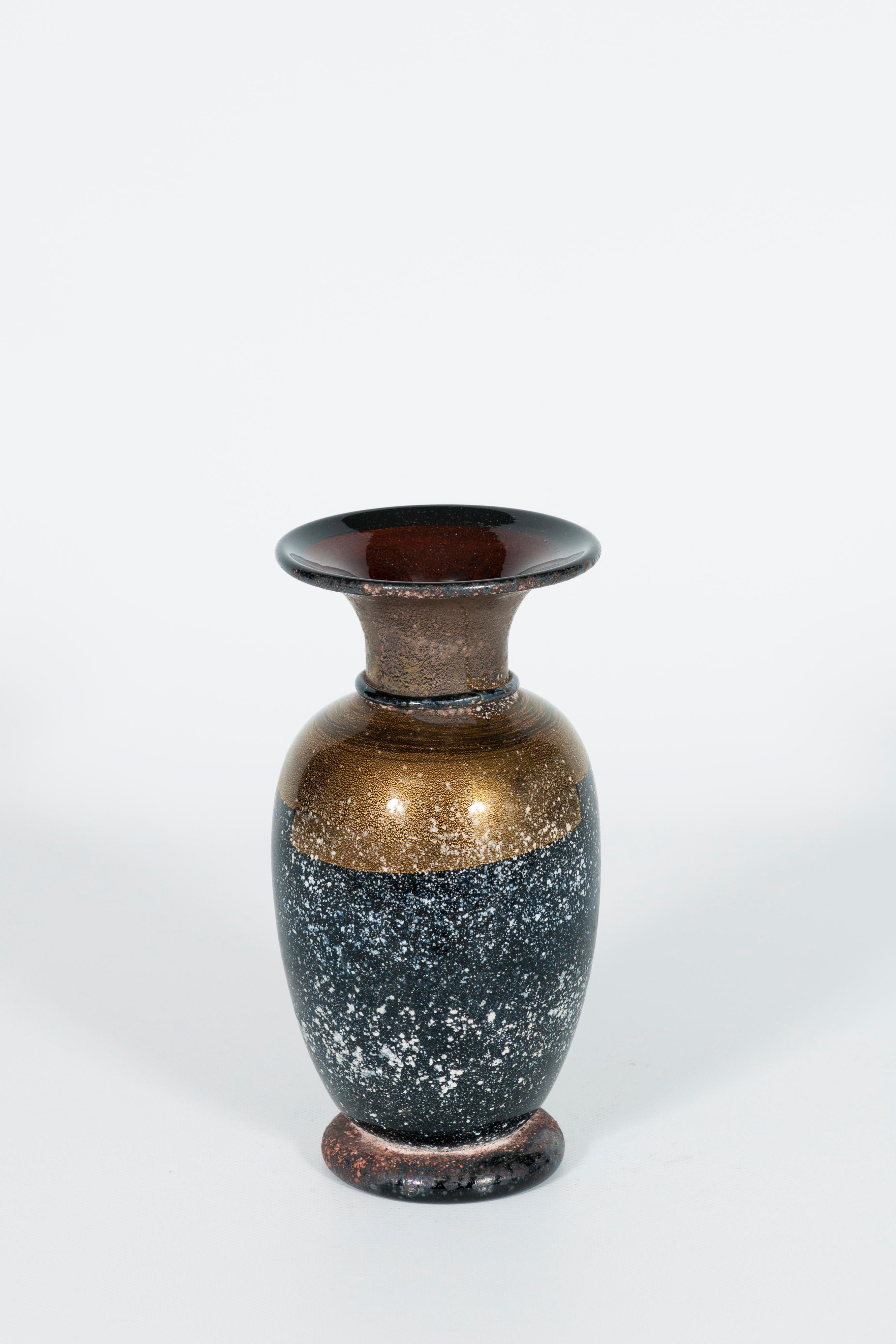 Murano Glass Vase with Gold Leaf and Granular Effect, 1980s For Sale 2