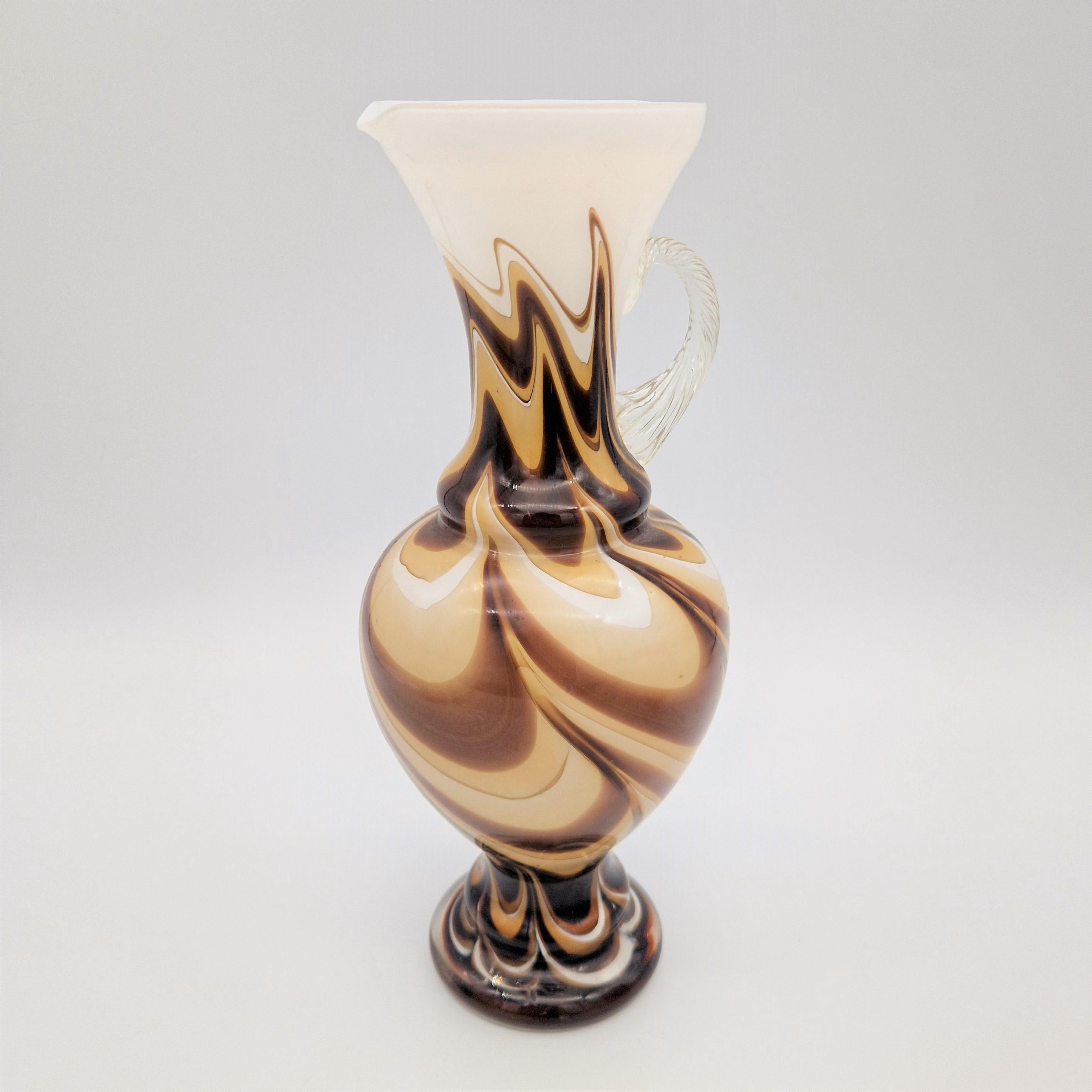 Vase aus Murano-Glas mit Henkel von Carlo Moretti. Italien 1960 - 1970 (Italienisch) im Angebot