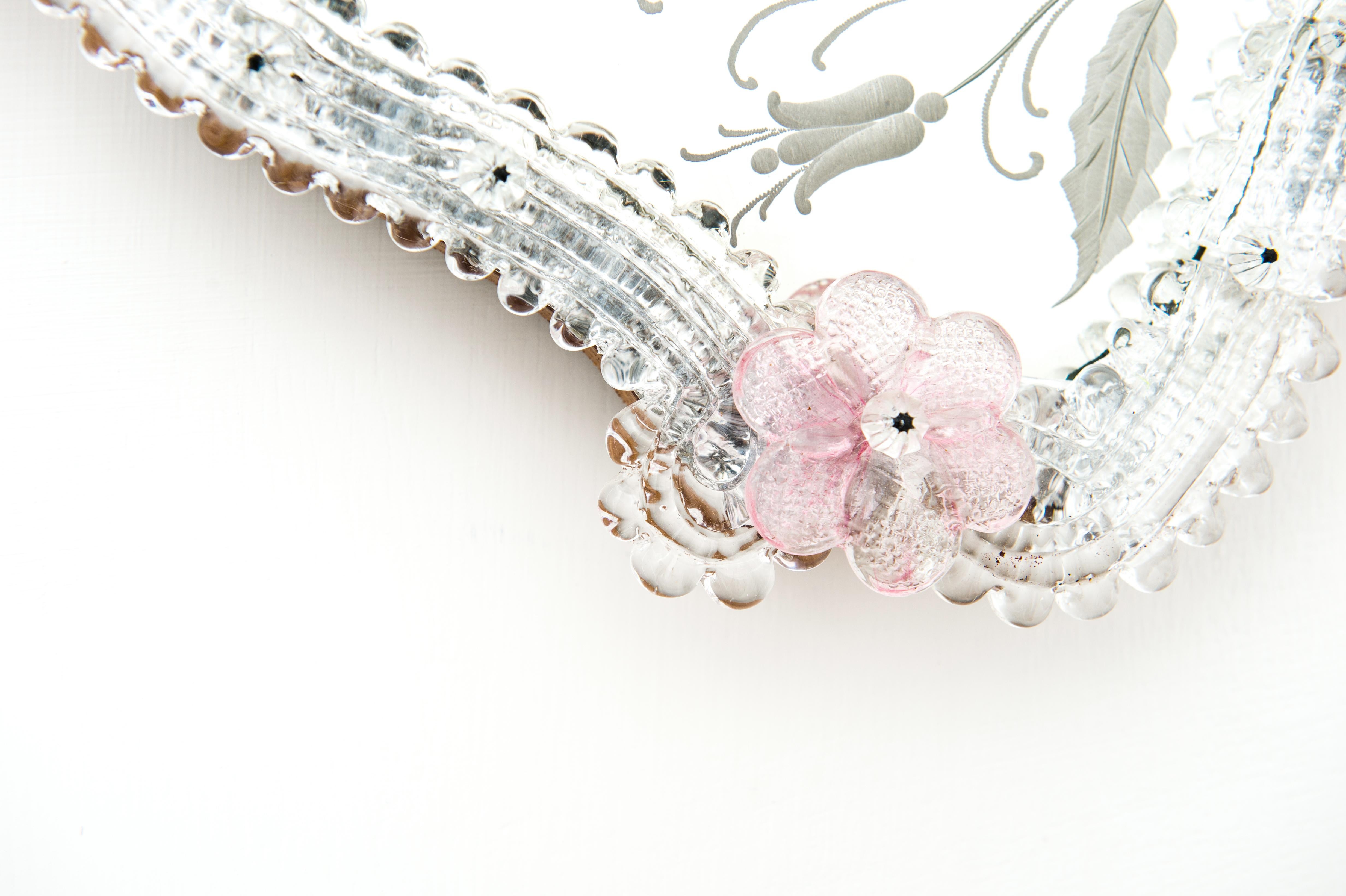 Specchio rosa in vetro di Murano. - TBCD in vendita 1