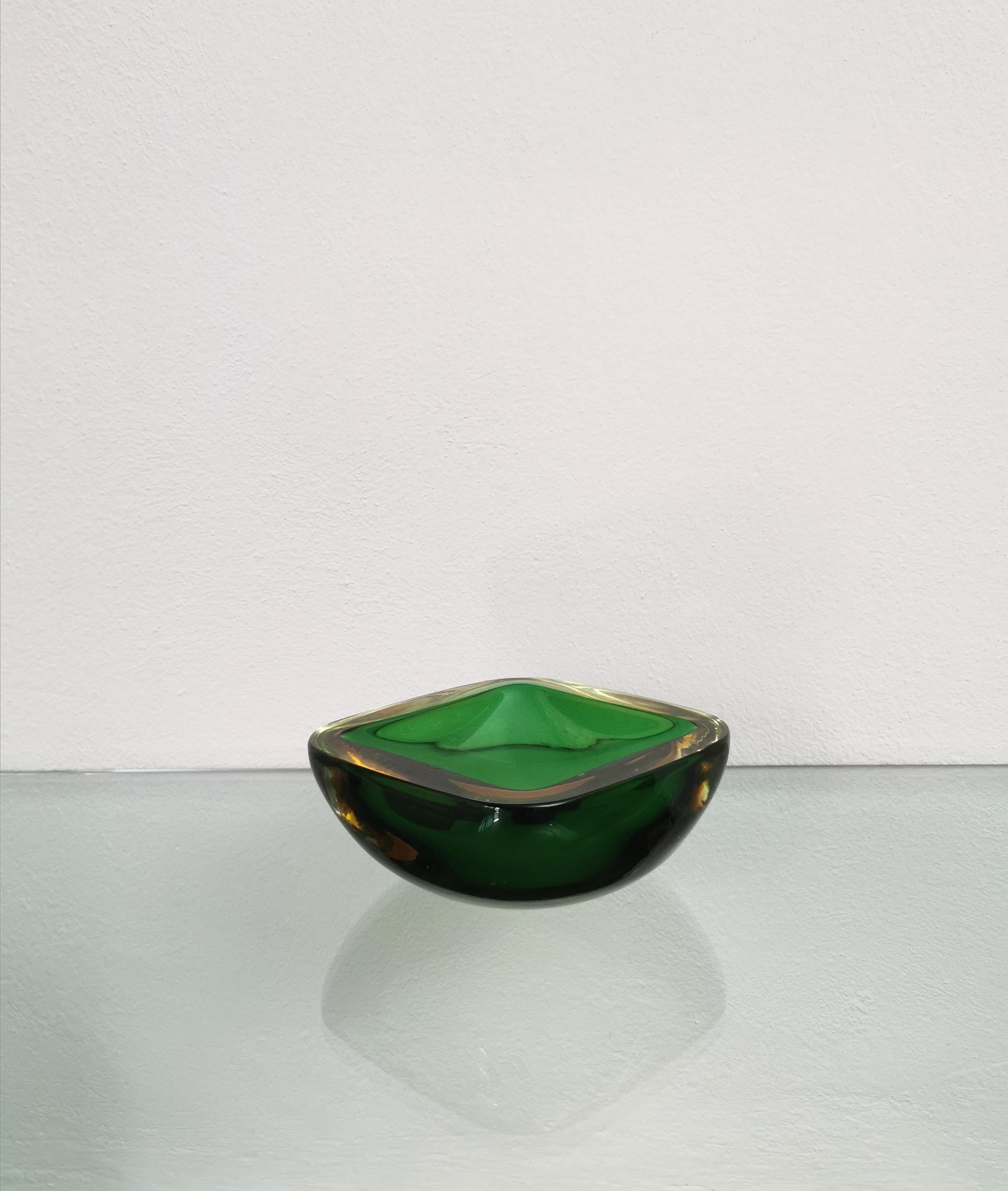 Square-shaped pocket emptier designed in the style of Flavio Poli produced in Italy in the 70s.
the pocket emptier was made of Murano glass with the famous sommerso technique and with the particular combination of bright colors in shades of green