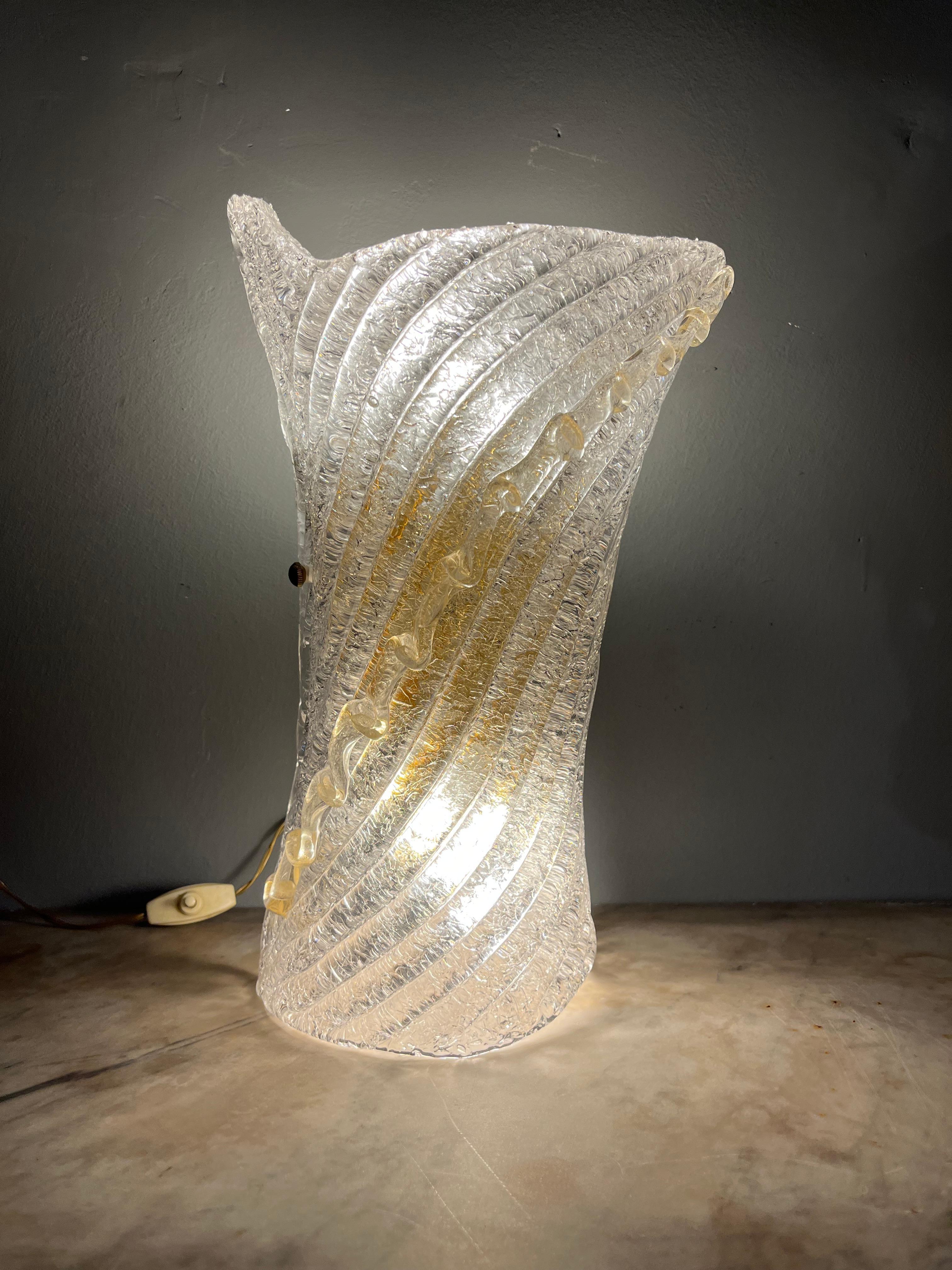 Murano glass wall sconce by Barovier e Toso from the 70s. There is something profoundly poetic about light filtering through hand-worked glass. This sconce by Barovier & Toso is the most luminous proof of this: a unique piece capable of transforming