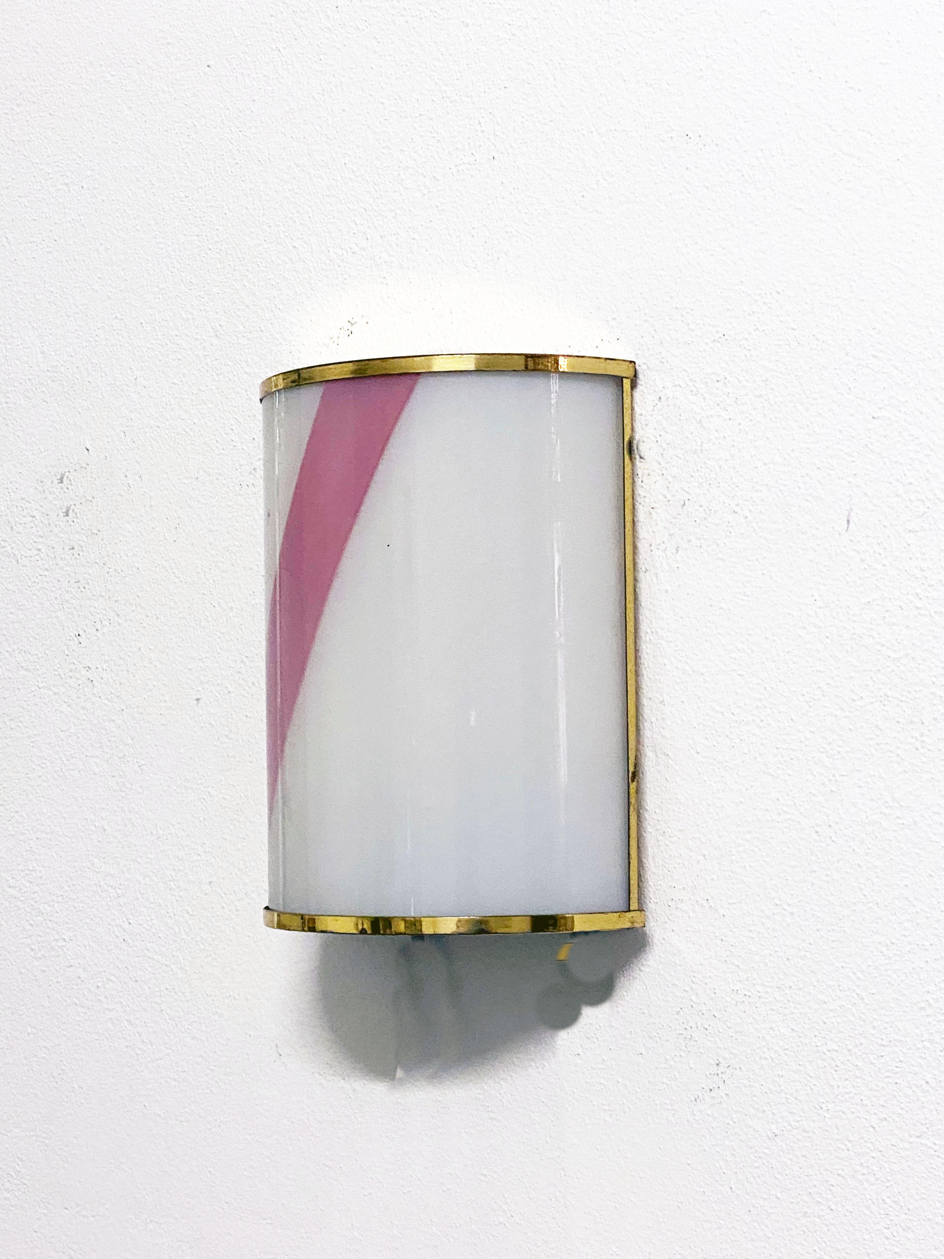Brass frame with and white/pink colored glass, fitted each with one E27 bulb.
Made in Italy in the 1970s
Fully working and in very good vintage condition.