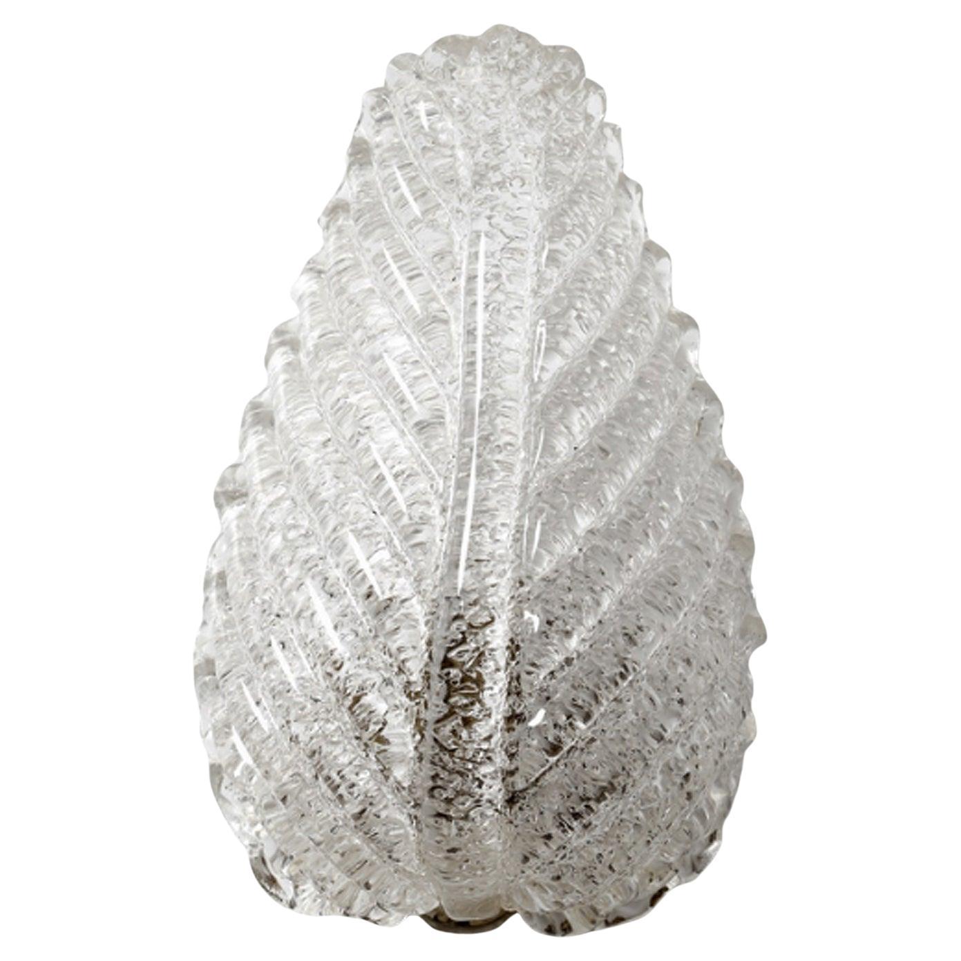 Schönes und originelles Design von Barovier & Toso, Italien, 1960er Jahre.
Blattförmige, handgefertigte Wandleuchten aus Murano-Glas, außen glatt, innen rau. Hervorragende Leuchten, Messinghalterungen. Neu verkabelt.

Bigli Abmessungen H 32 cm, B 24