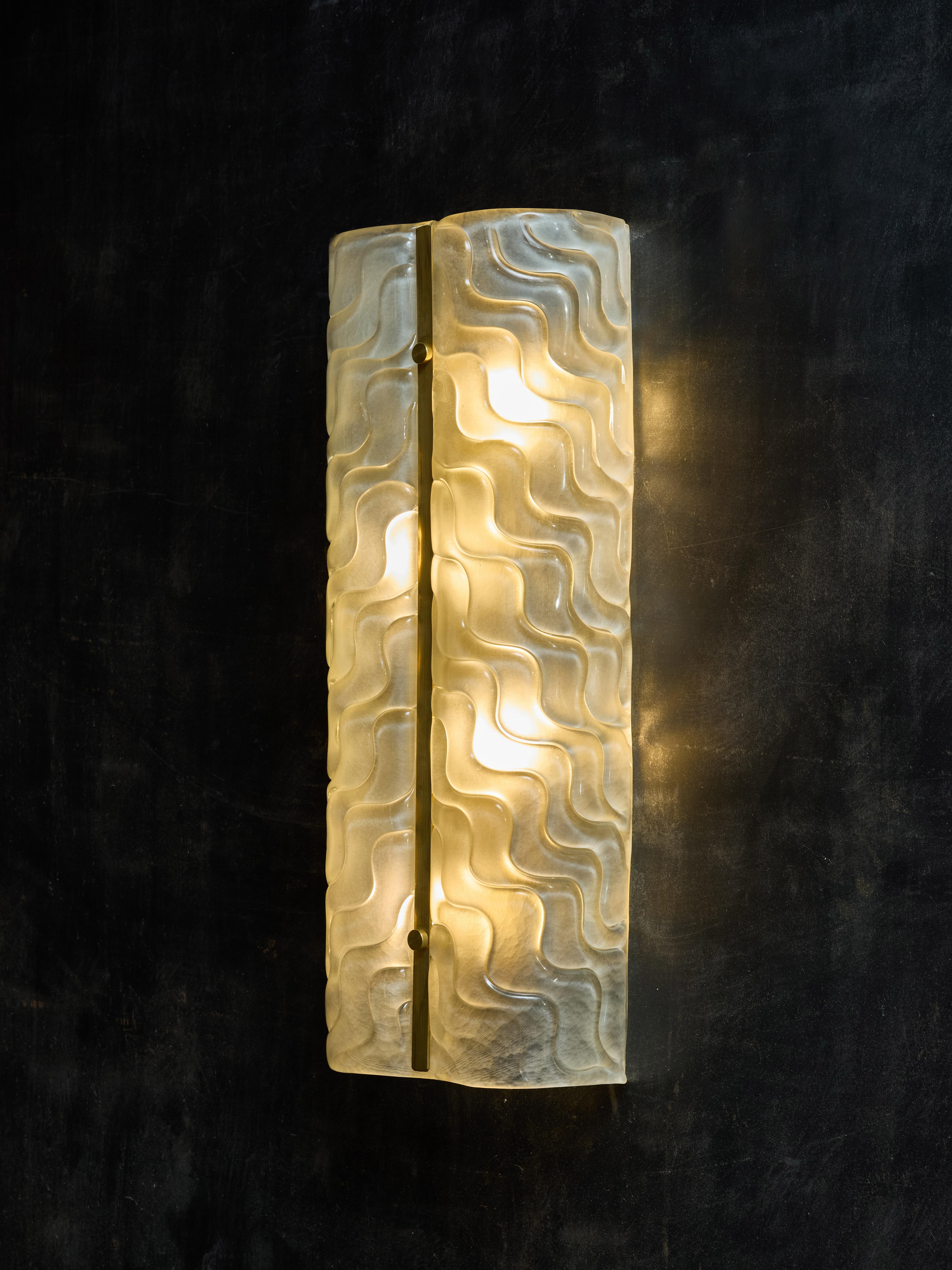 Murano Glass Wall Sconces with Brass Rod Detail In New Condition For Sale In Saint-Ouen, IDF