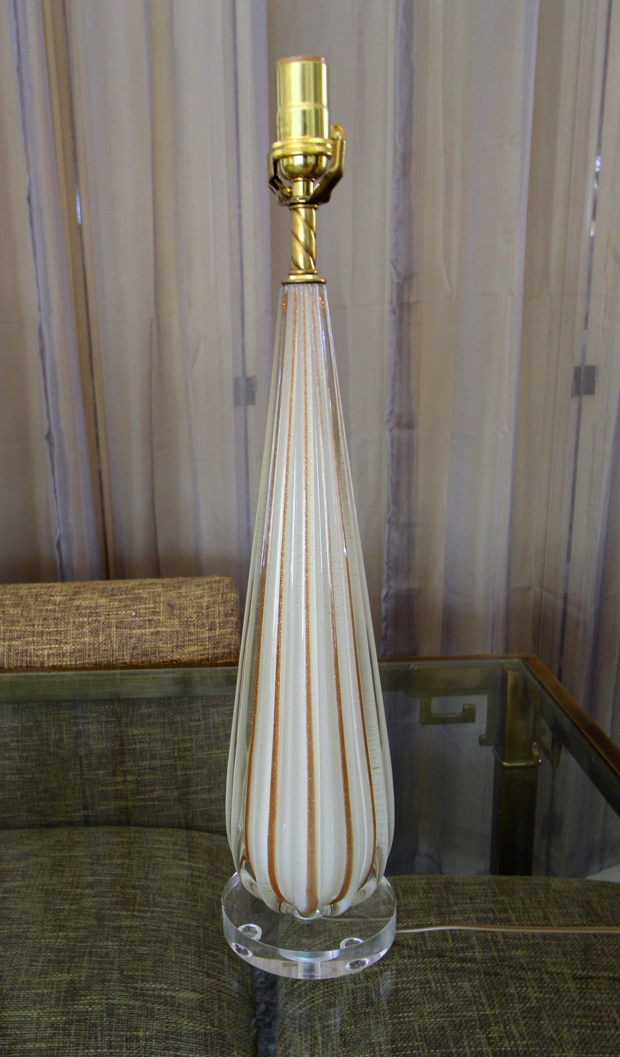 Murano Glass White Aventurine Ribbed Table Lamp In Good Condition In Palm Springs, CA