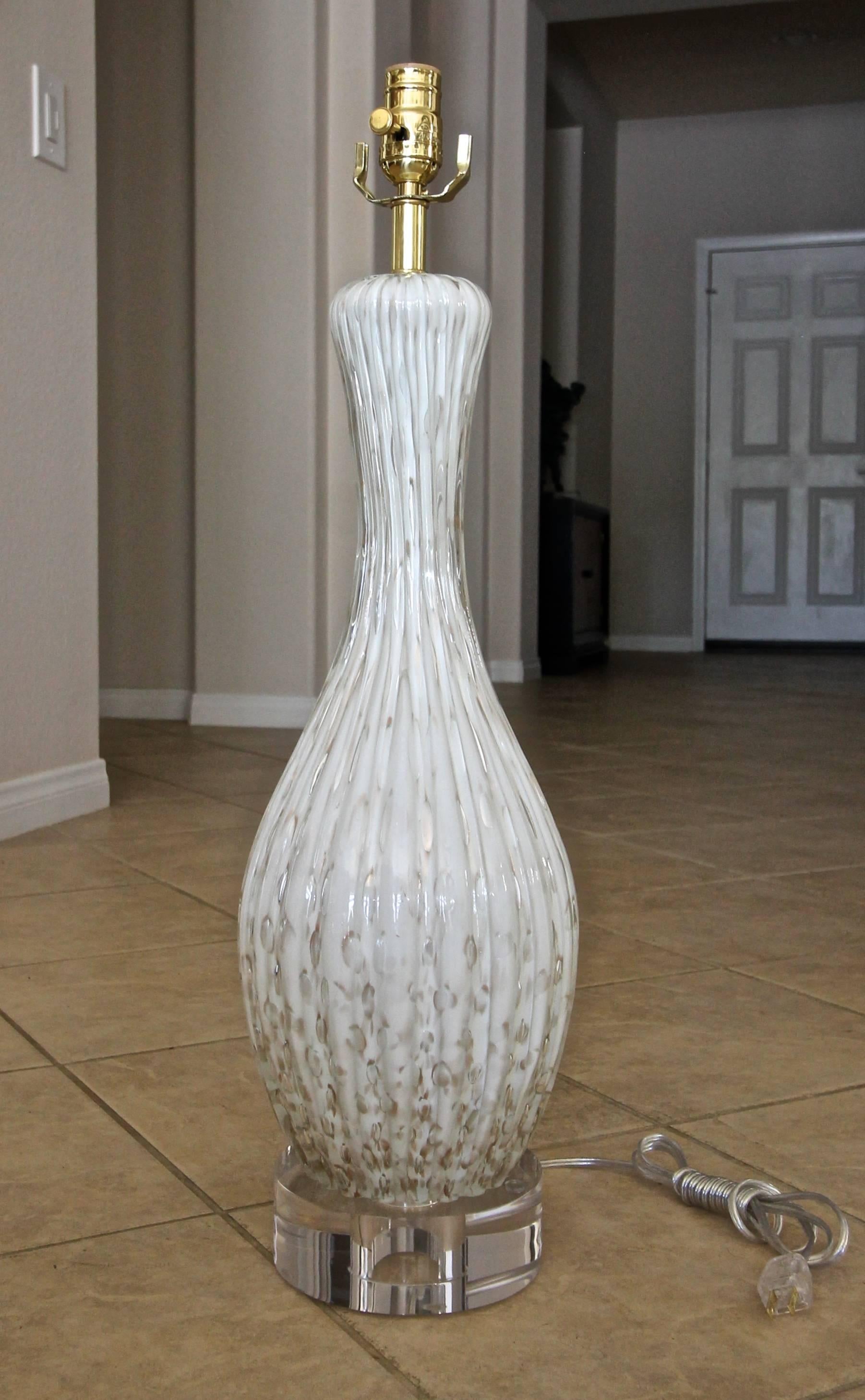 Murano Glass White Aventurine Table Lamp In Good Condition In Palm Springs, CA