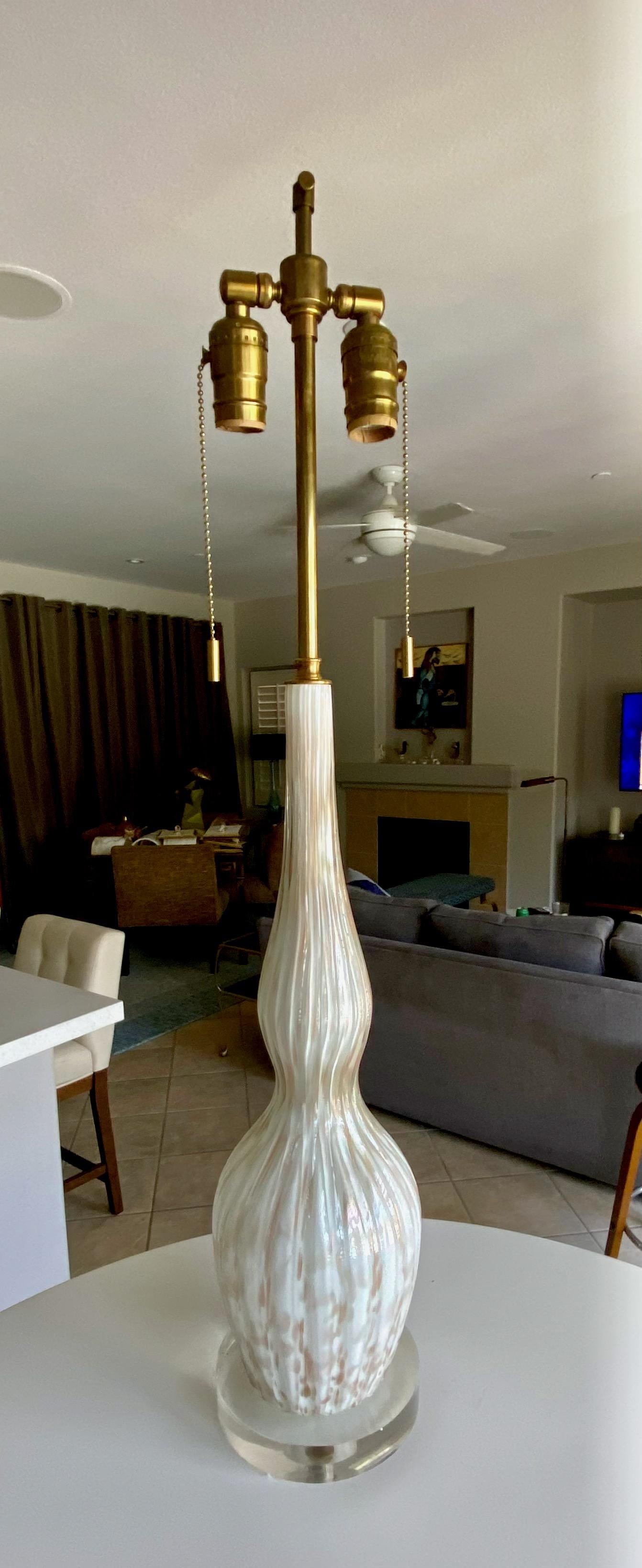 Brass Murano Glass White & Aventurine Table Lamp For Sale