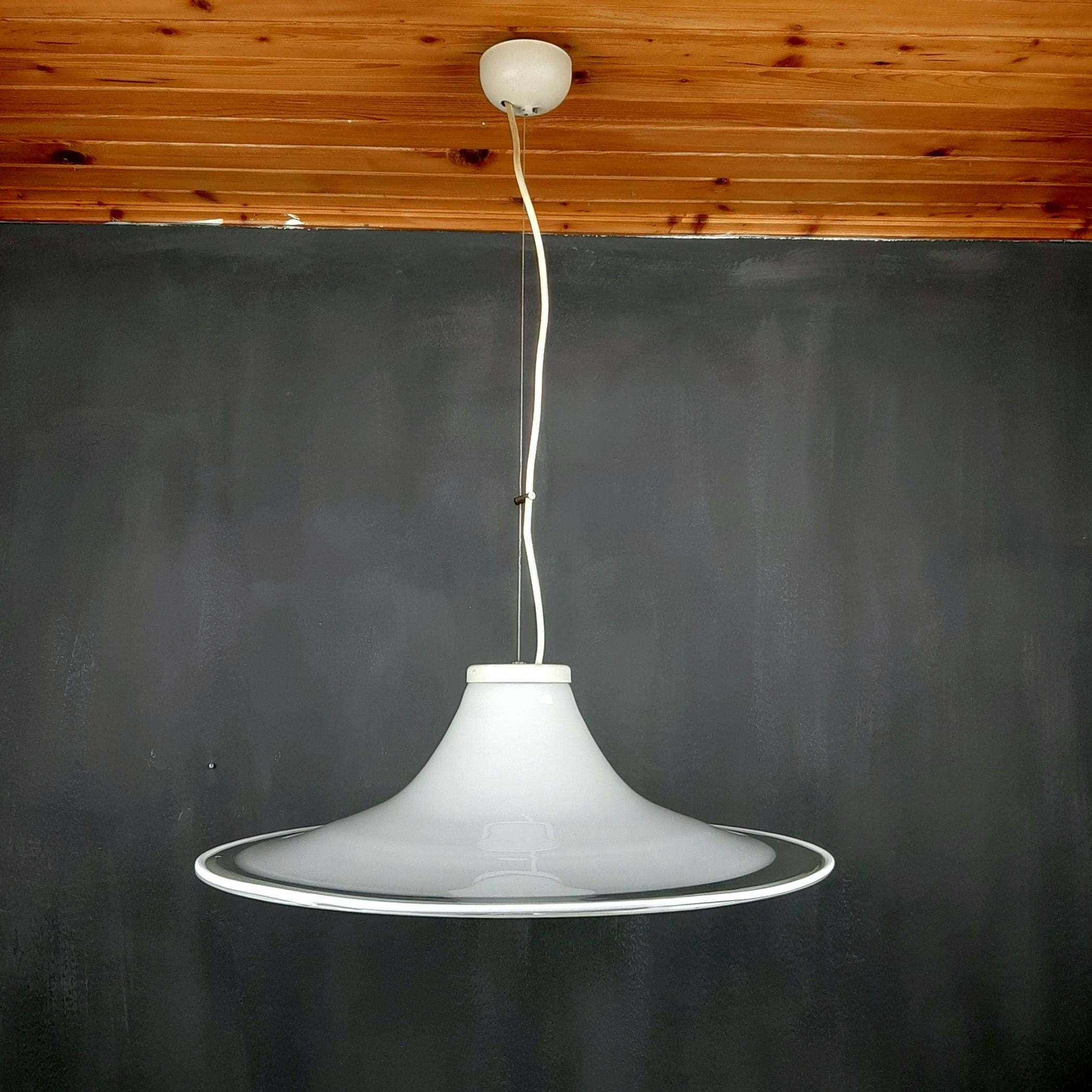 Lampada a sospensione in vetro di Murano bianco Italia anni '70 in vendita 3
