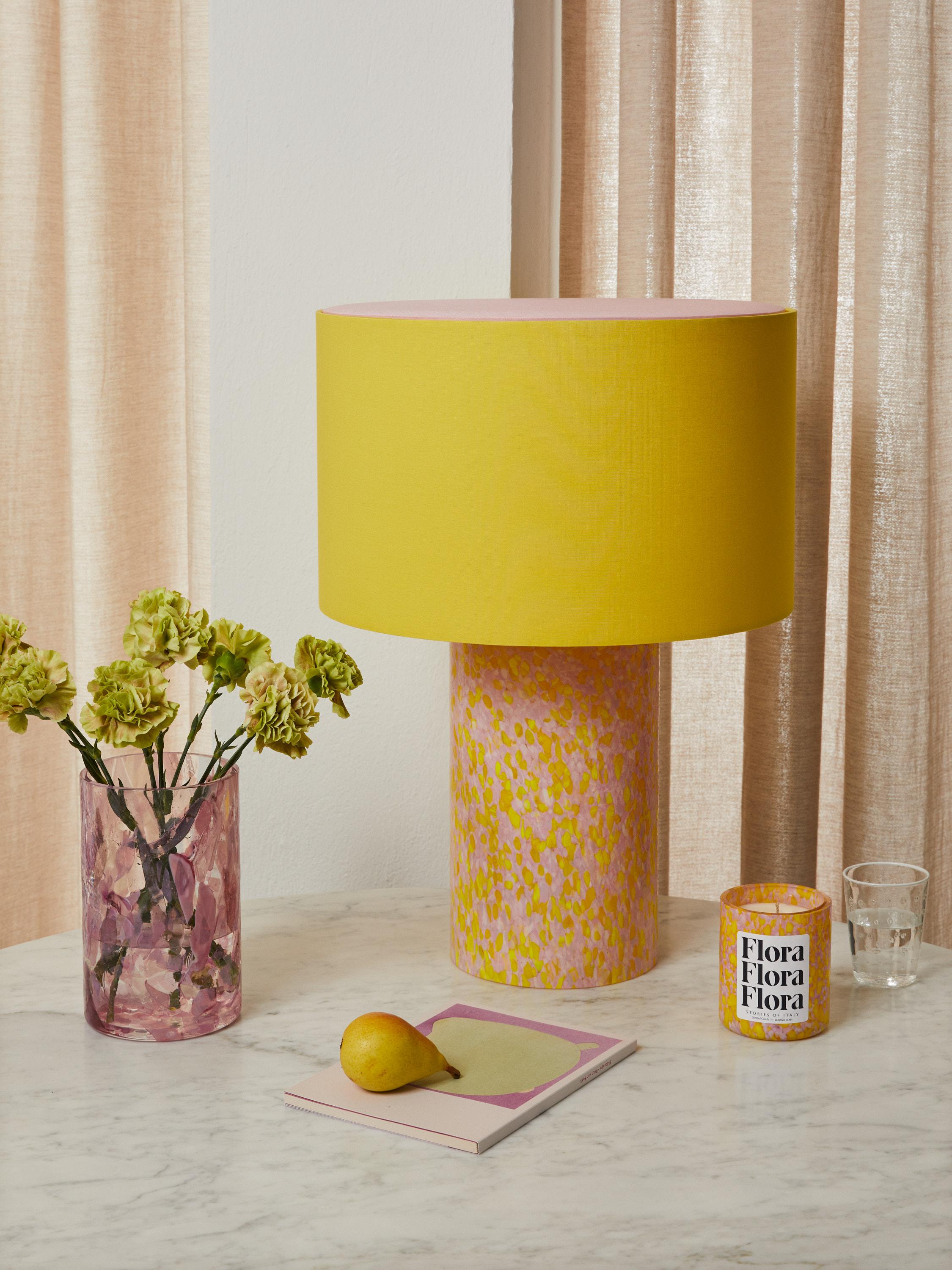 Lampe à pilier en verre de Murano jaune et rose avec abat-jour en coton par Stories of Italy Neuf - En vente à Milano, IT