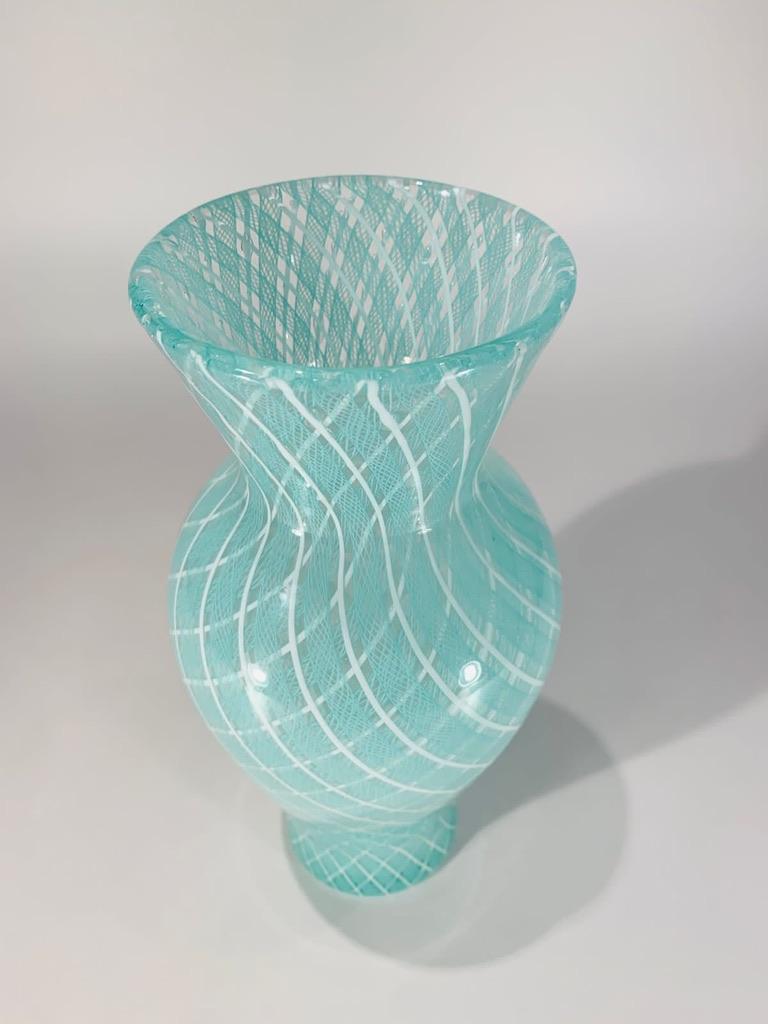 Mid-Century Modern Barovier&Toso Murano glass zanfirico vase bicolor circa 1950 For Sale