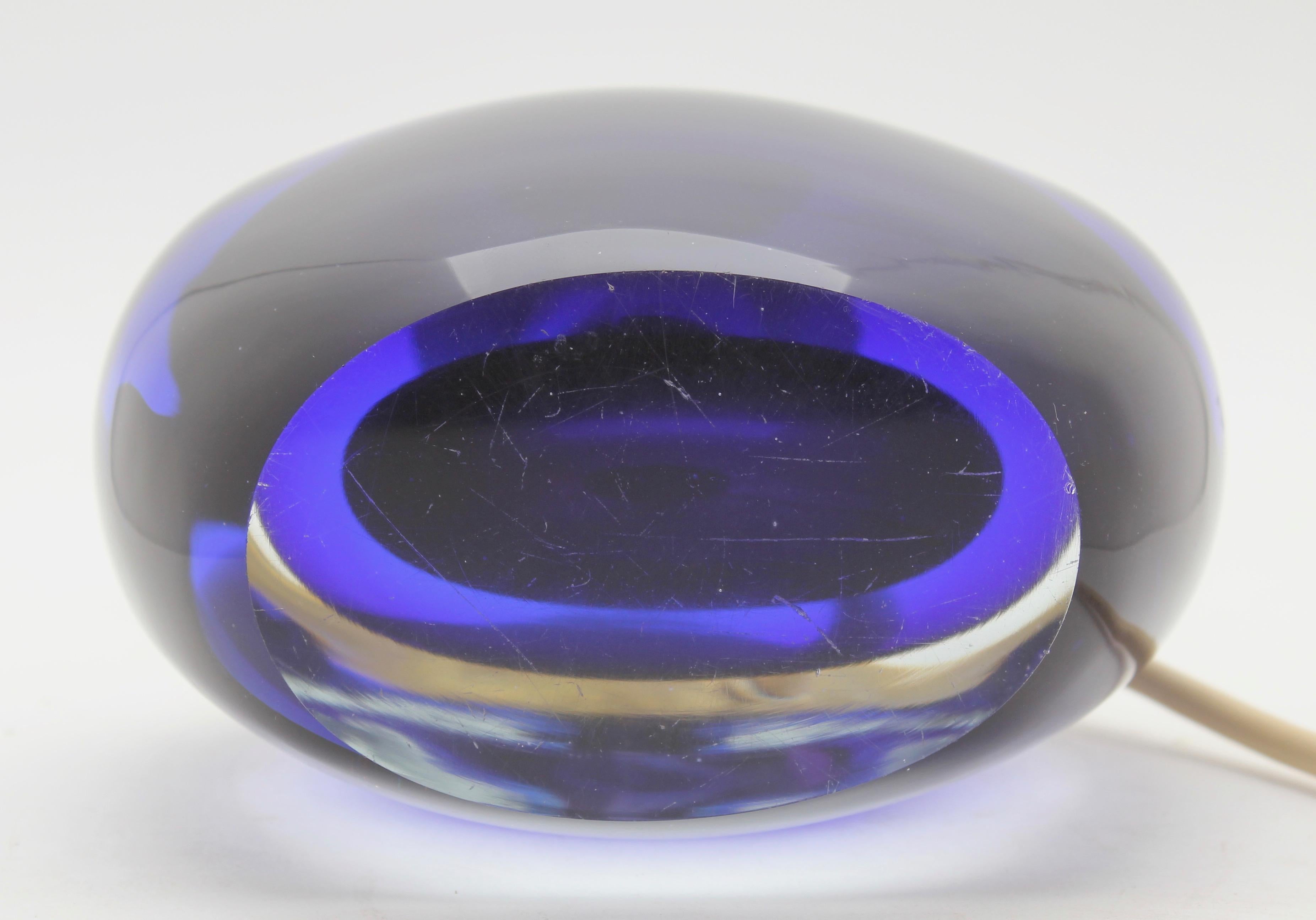 Murano Globe-Shaped Lamp Cobalt Blue with a Dramatic Jewel-Like Effect 3